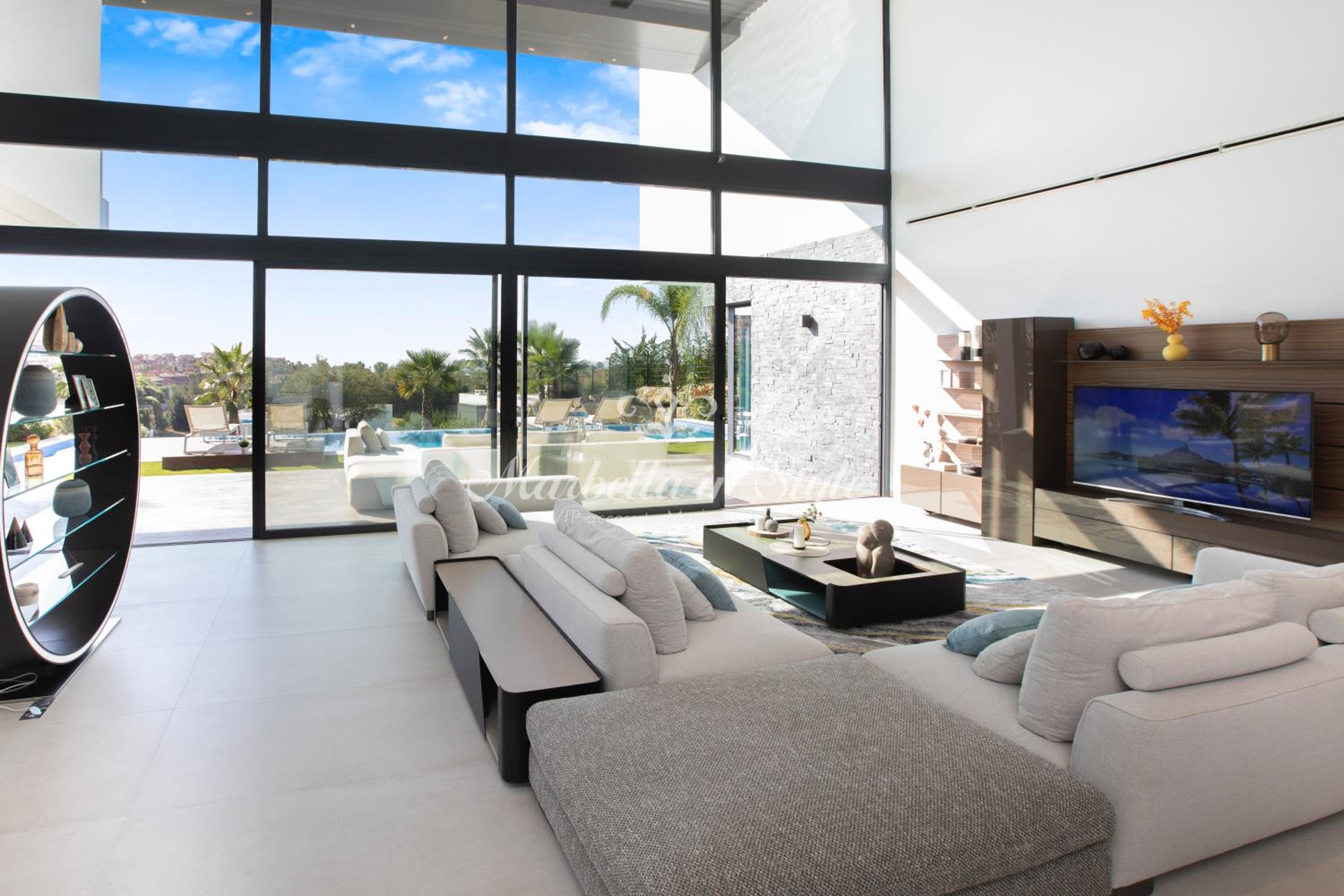 Villa Michaela moderna de súper lujo con piscina y vistas