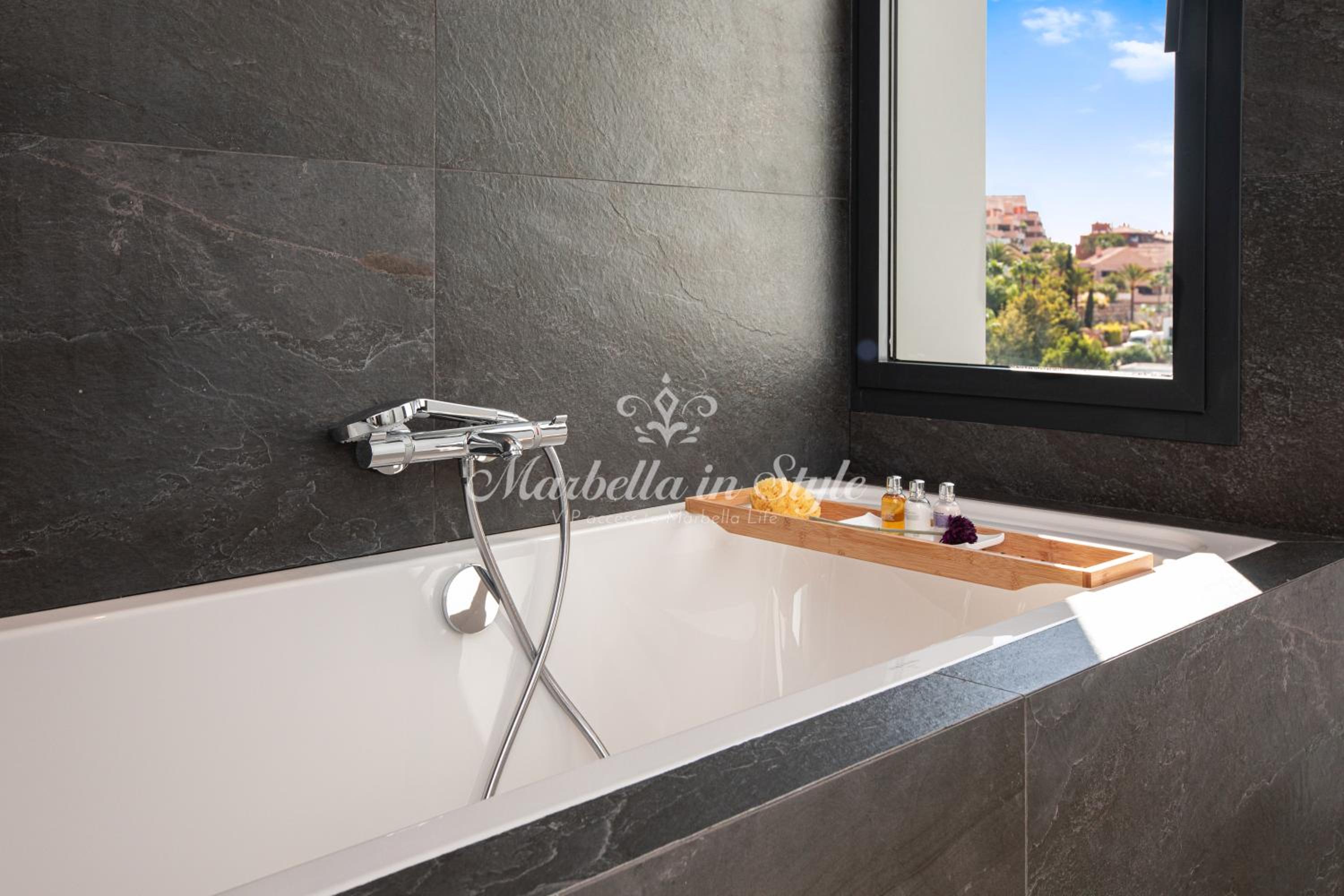 Villa Michaela moderna de súper lujo con piscina y vistas