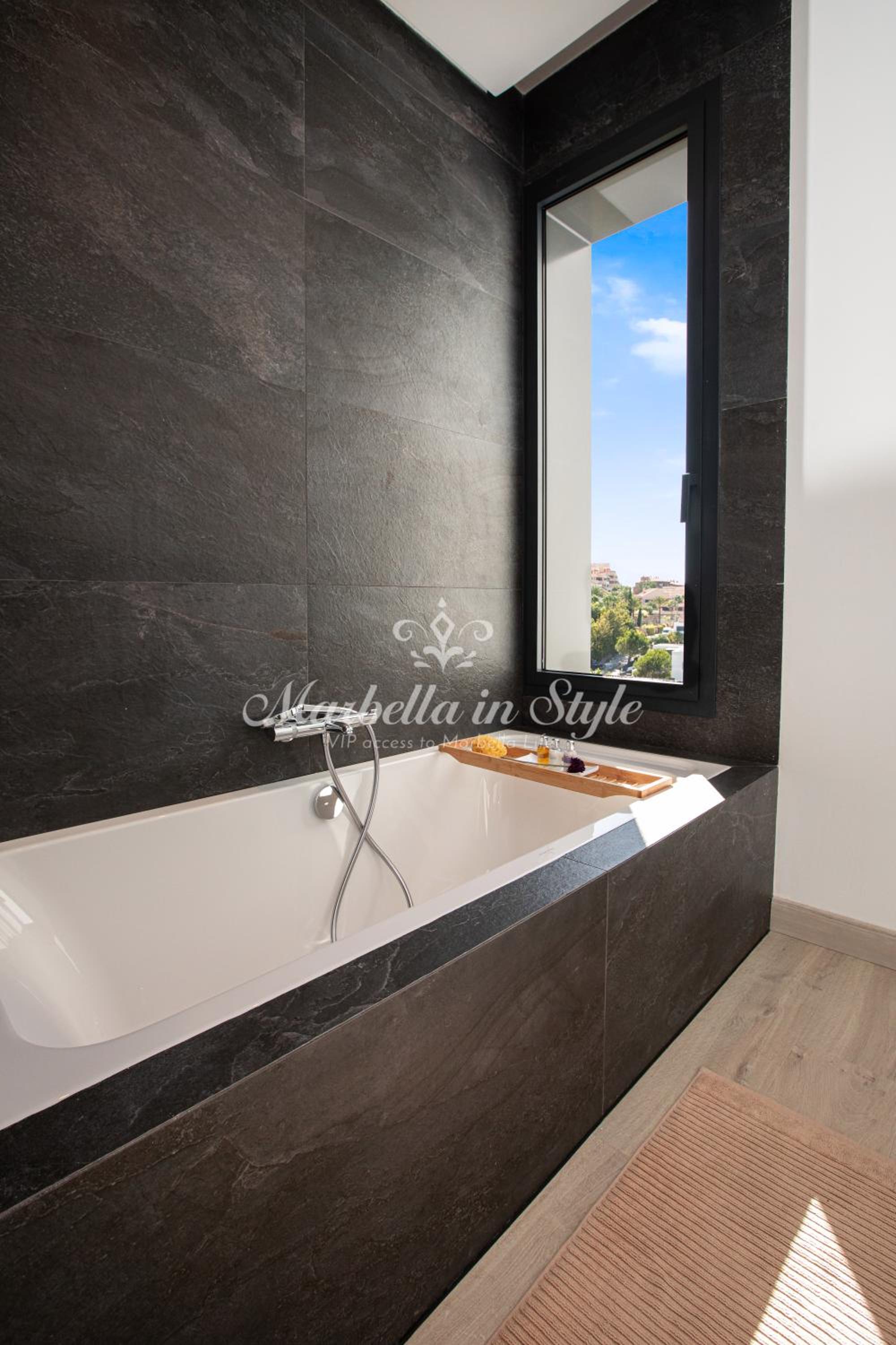 Villa Michaela moderna de súper lujo con piscina y vistas