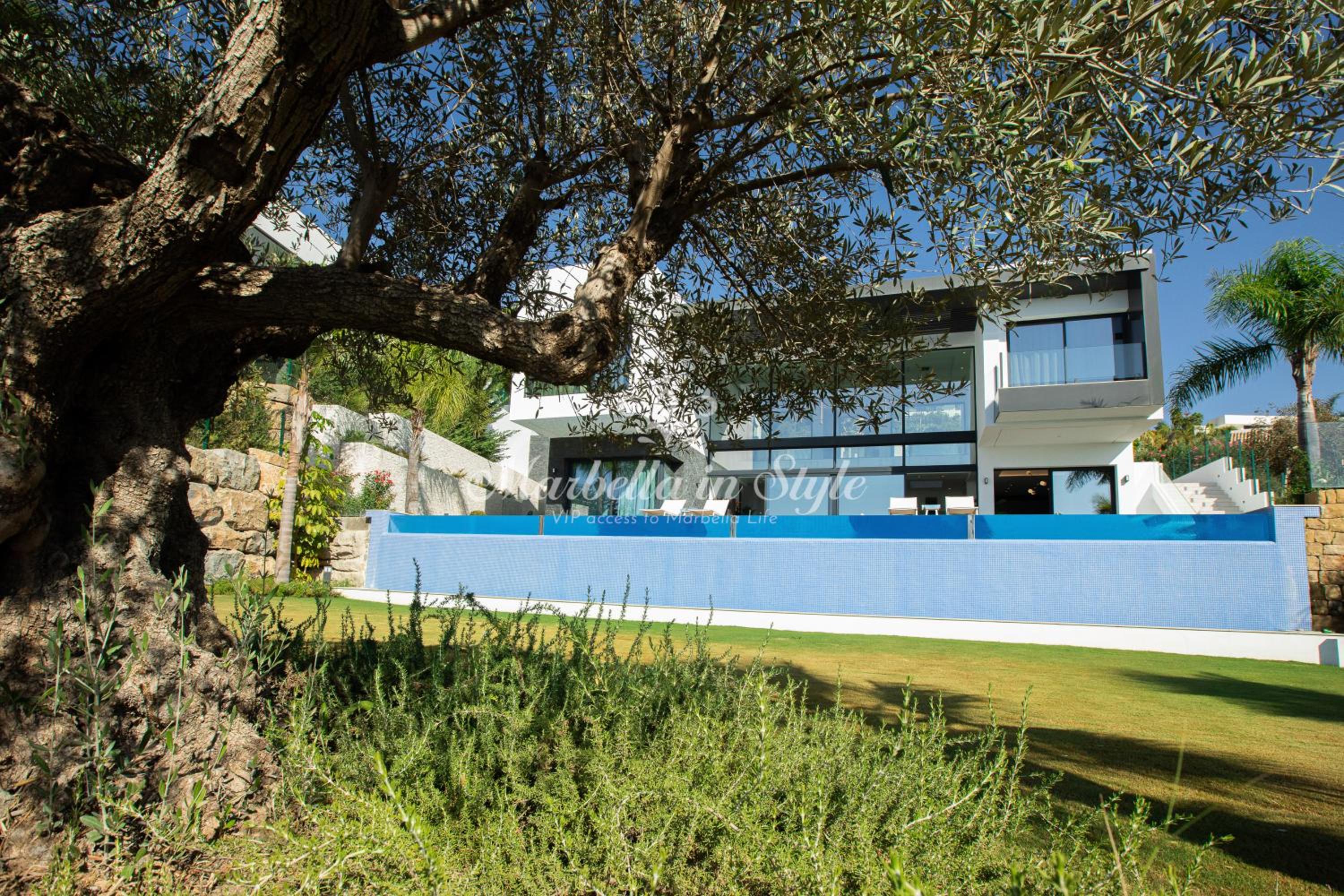 Villa Michaela moderna de súper lujo con piscina y vistas