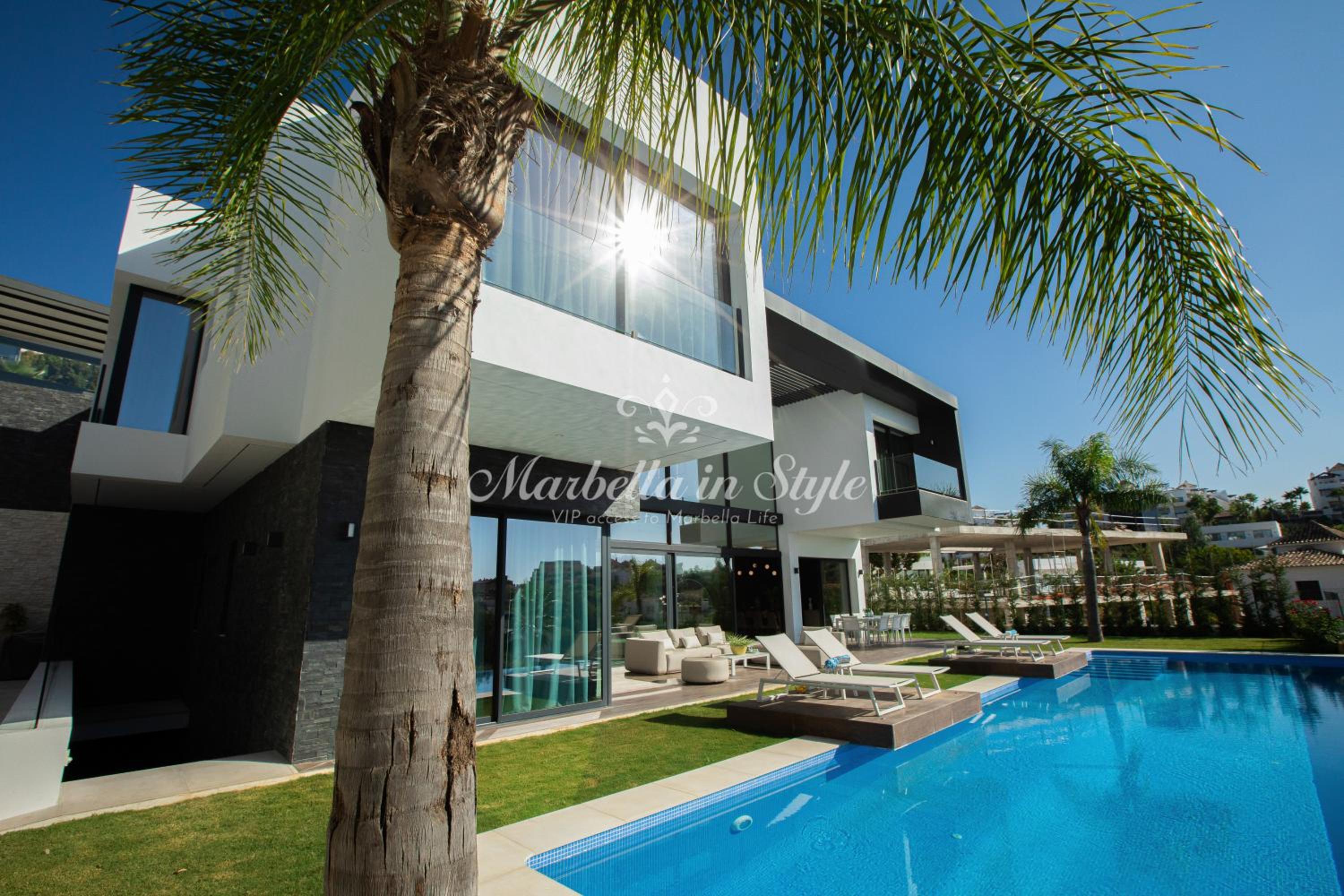 Villa Michaela moderna de súper lujo con piscina y vistas