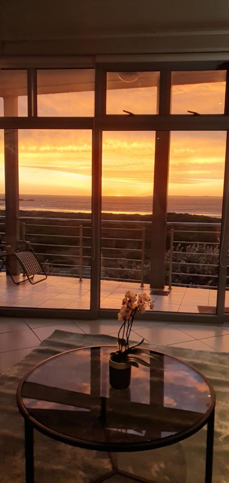 Beachfront 3-bedroom with Robben Island views view 4