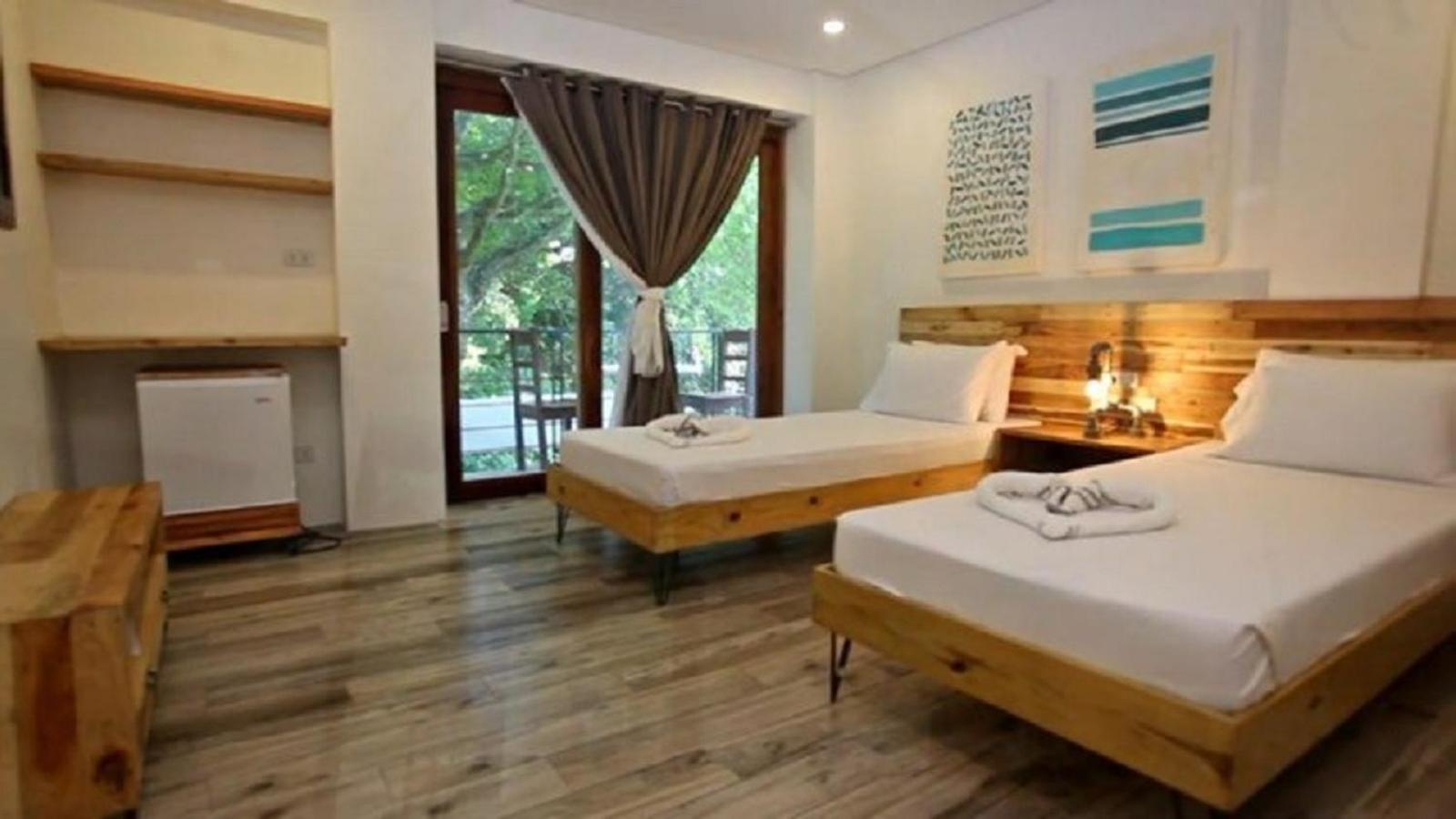 Blue Lagoon Inn & Suites
