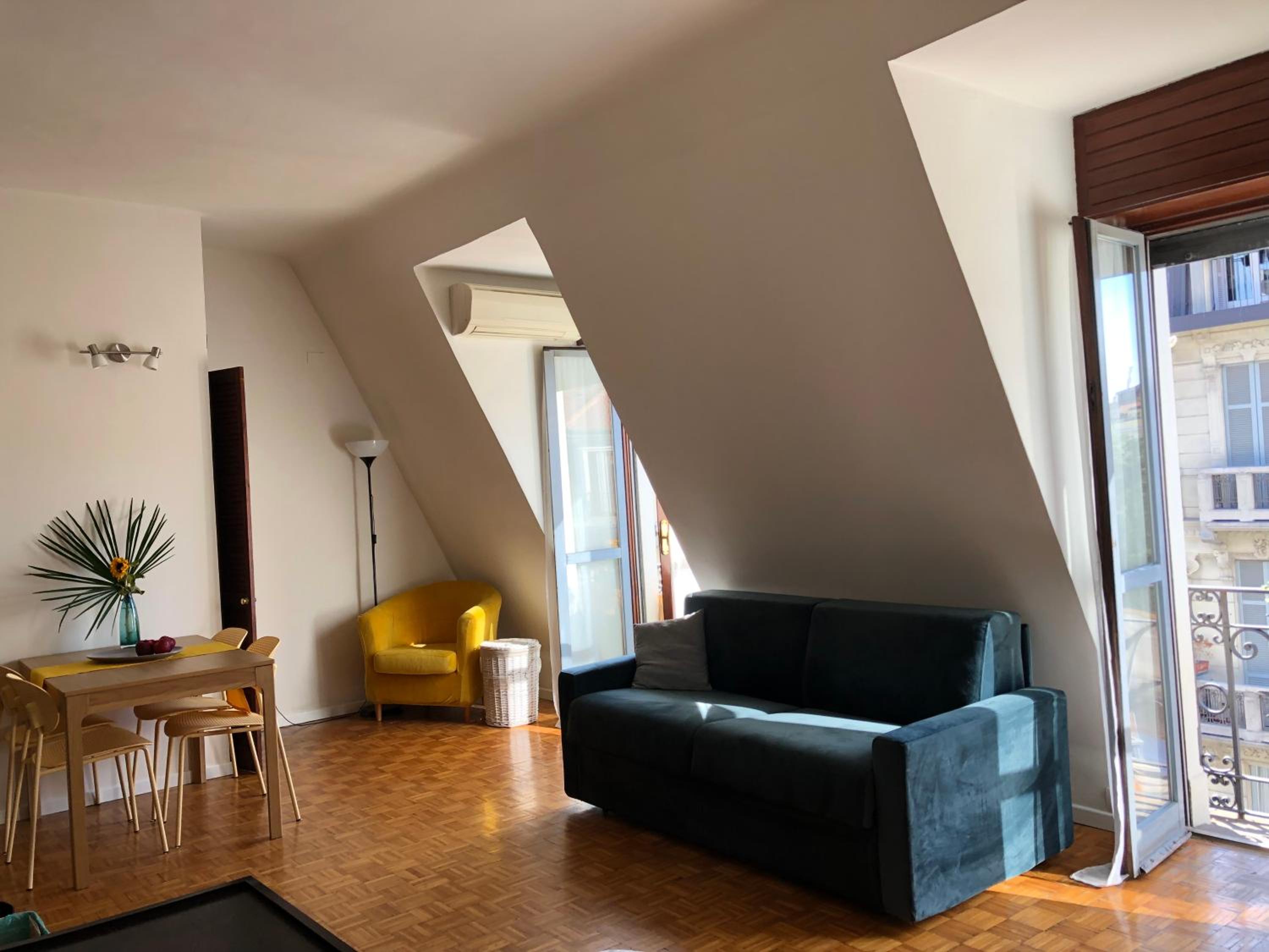Easy Isola, for an easy stay