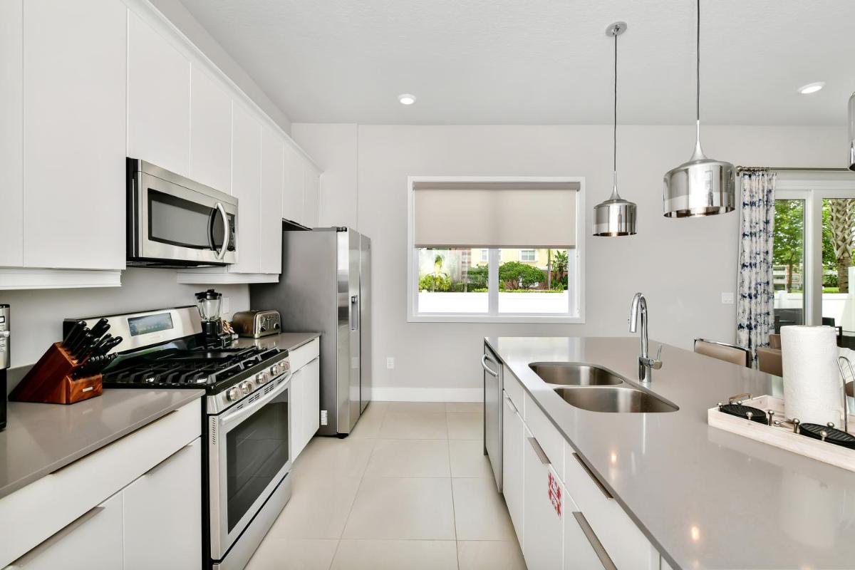 Beautiful Condo near Disney w/ Hotel Amenities - 7740 - 52 - 103 view 5