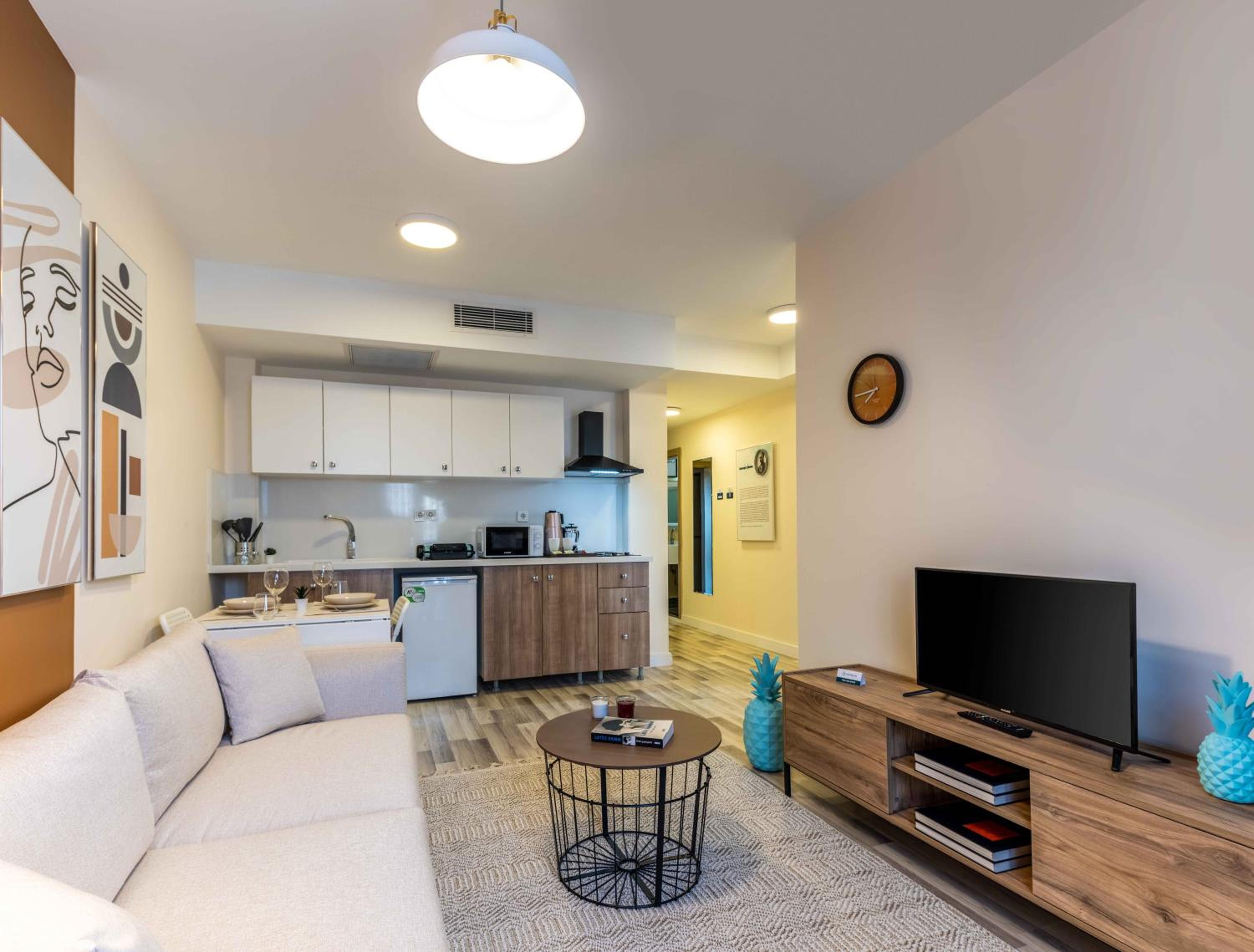 Monnas Suite - Image 8