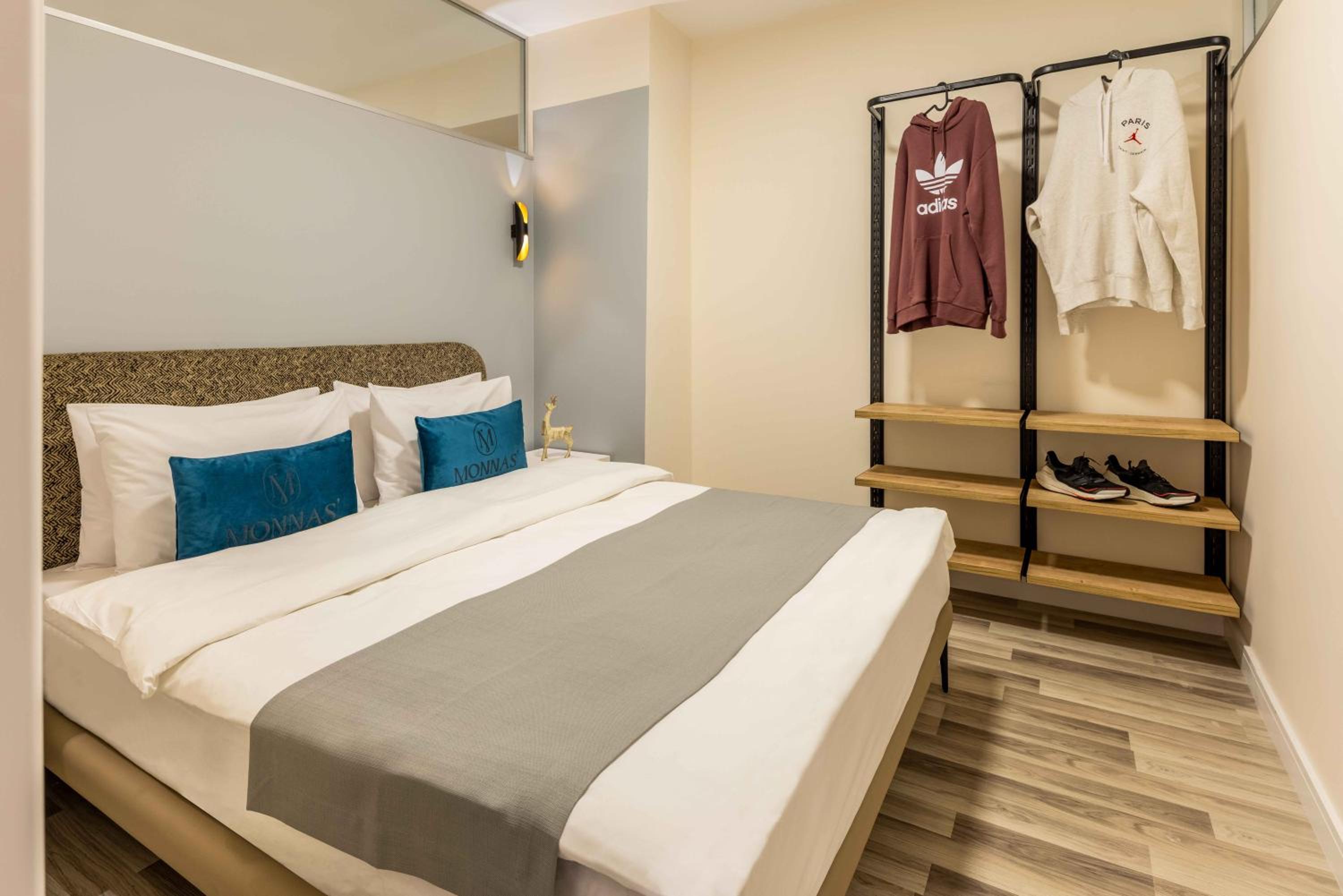 Monnas Suite - Image 121