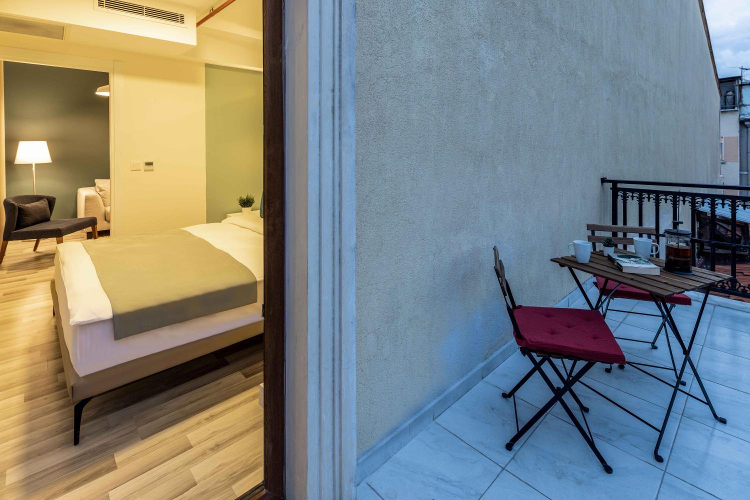 Monnas Suite - Image 192