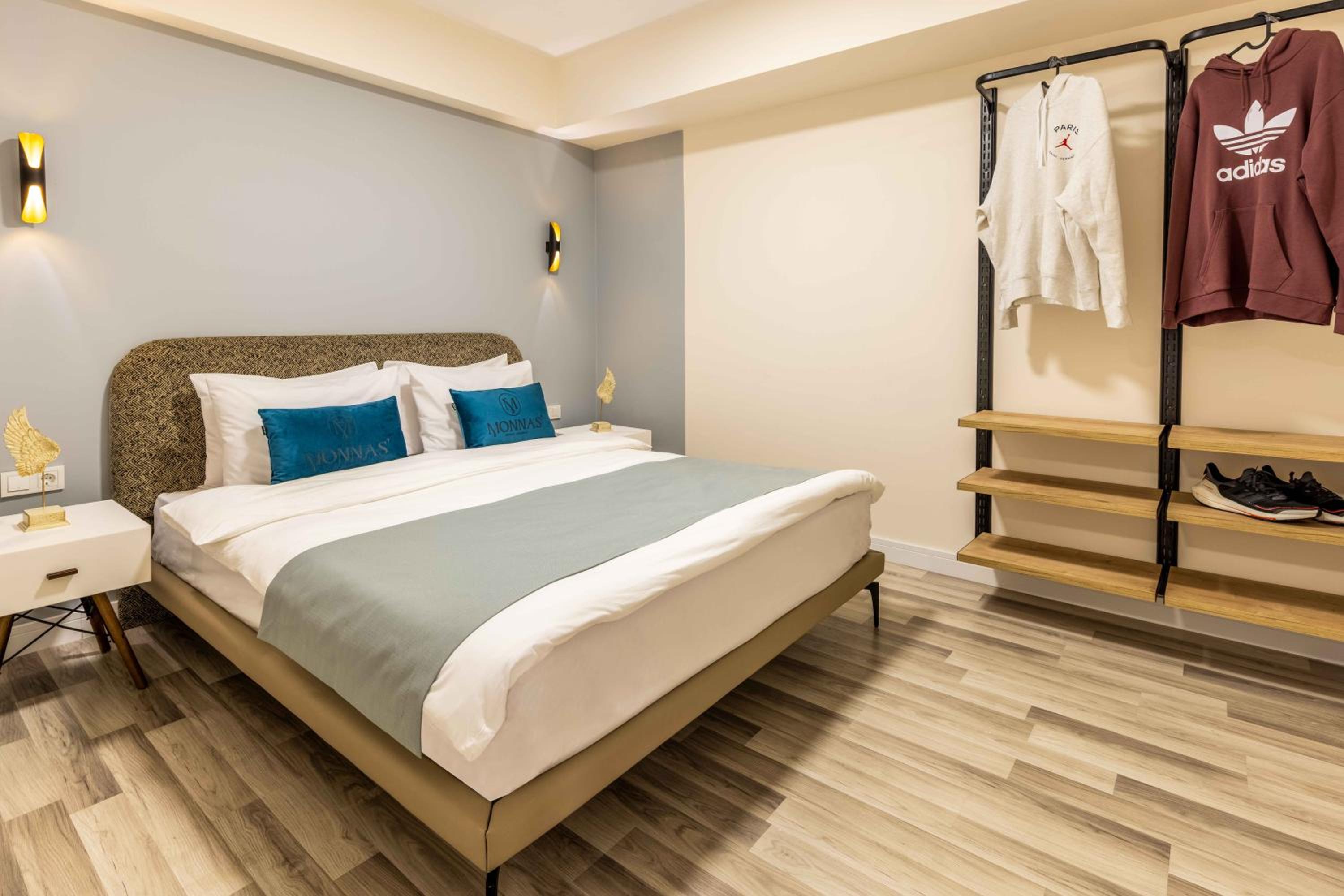 Monnas Suite - Image 107