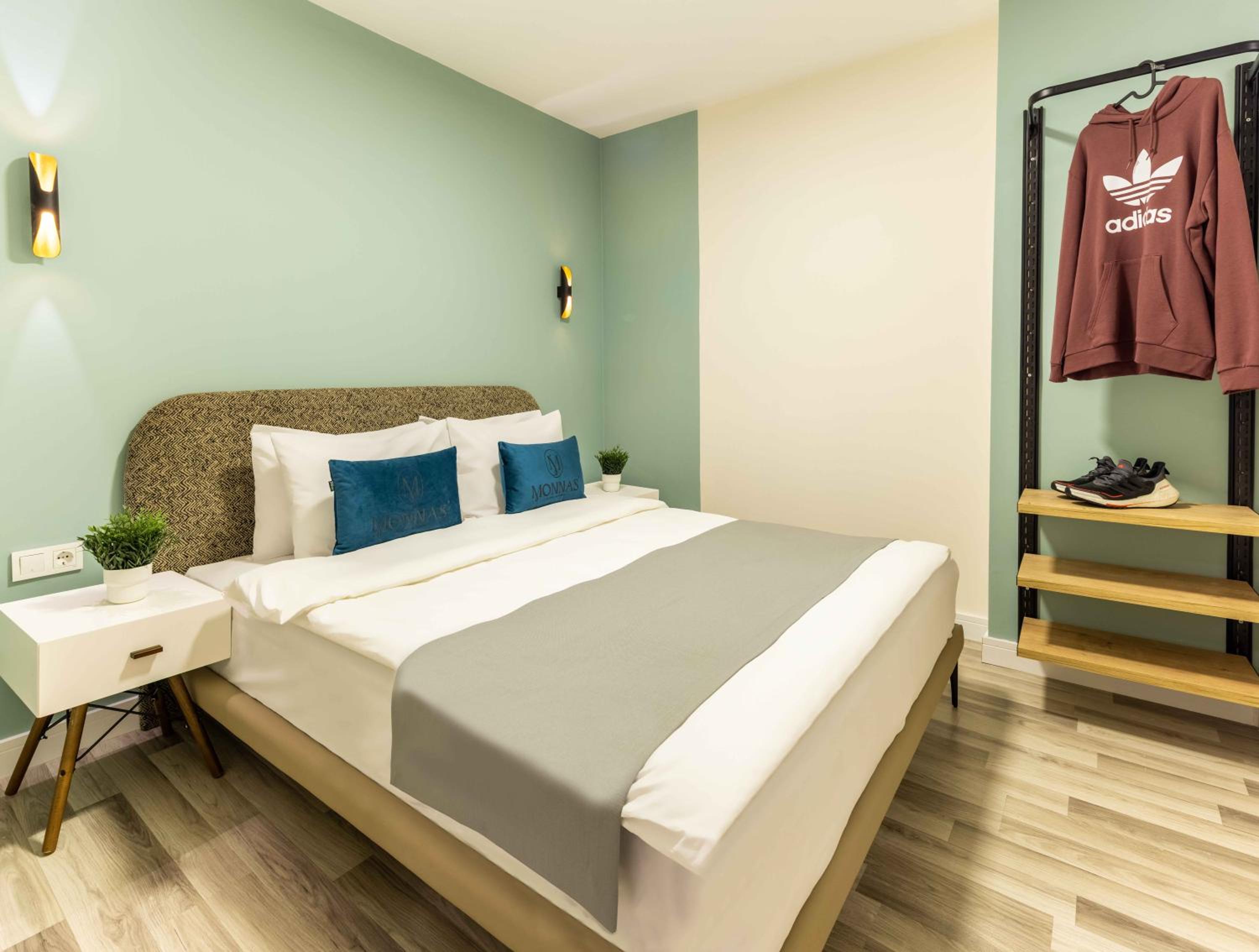 Monnas Suite - Image 44