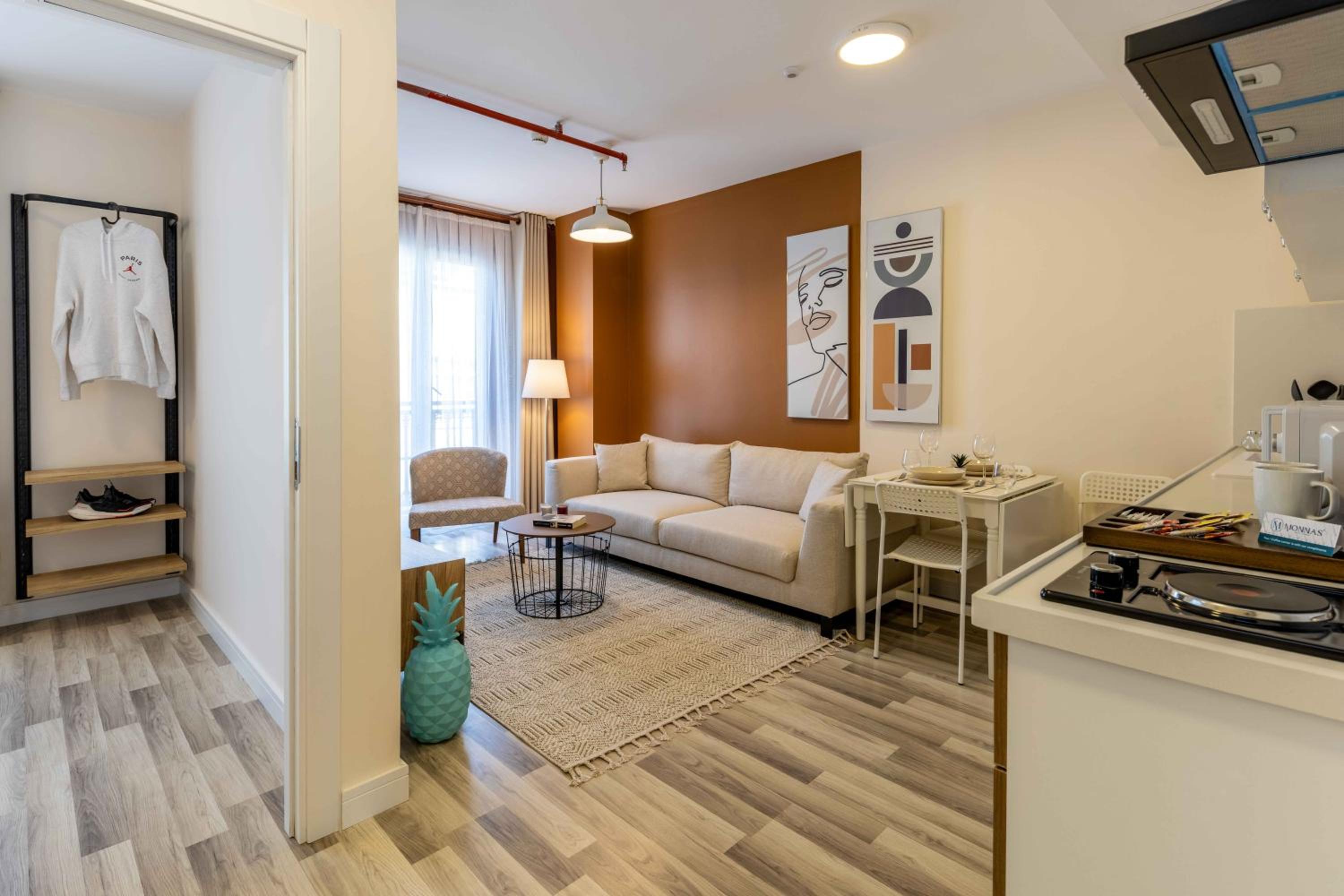 Monnas Suite - Image 22