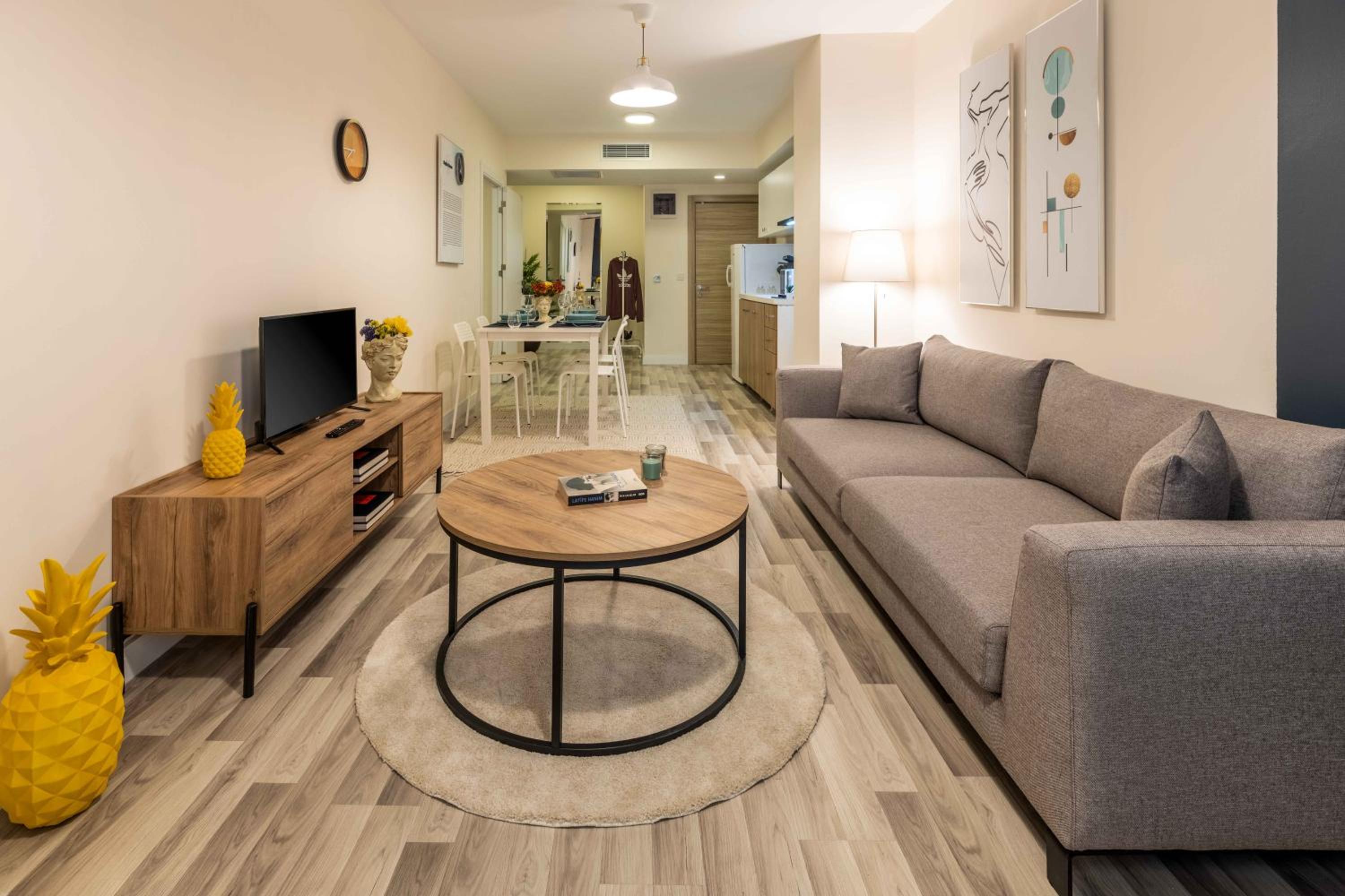 Monnas Suite - Image 103