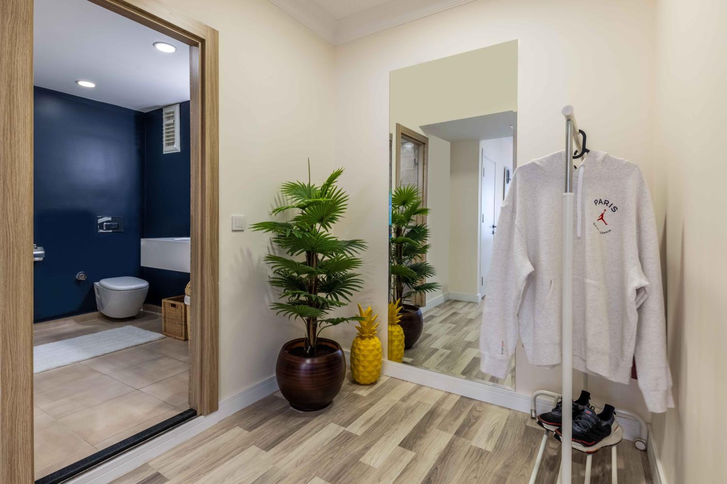 Monnas Suite - Image 102