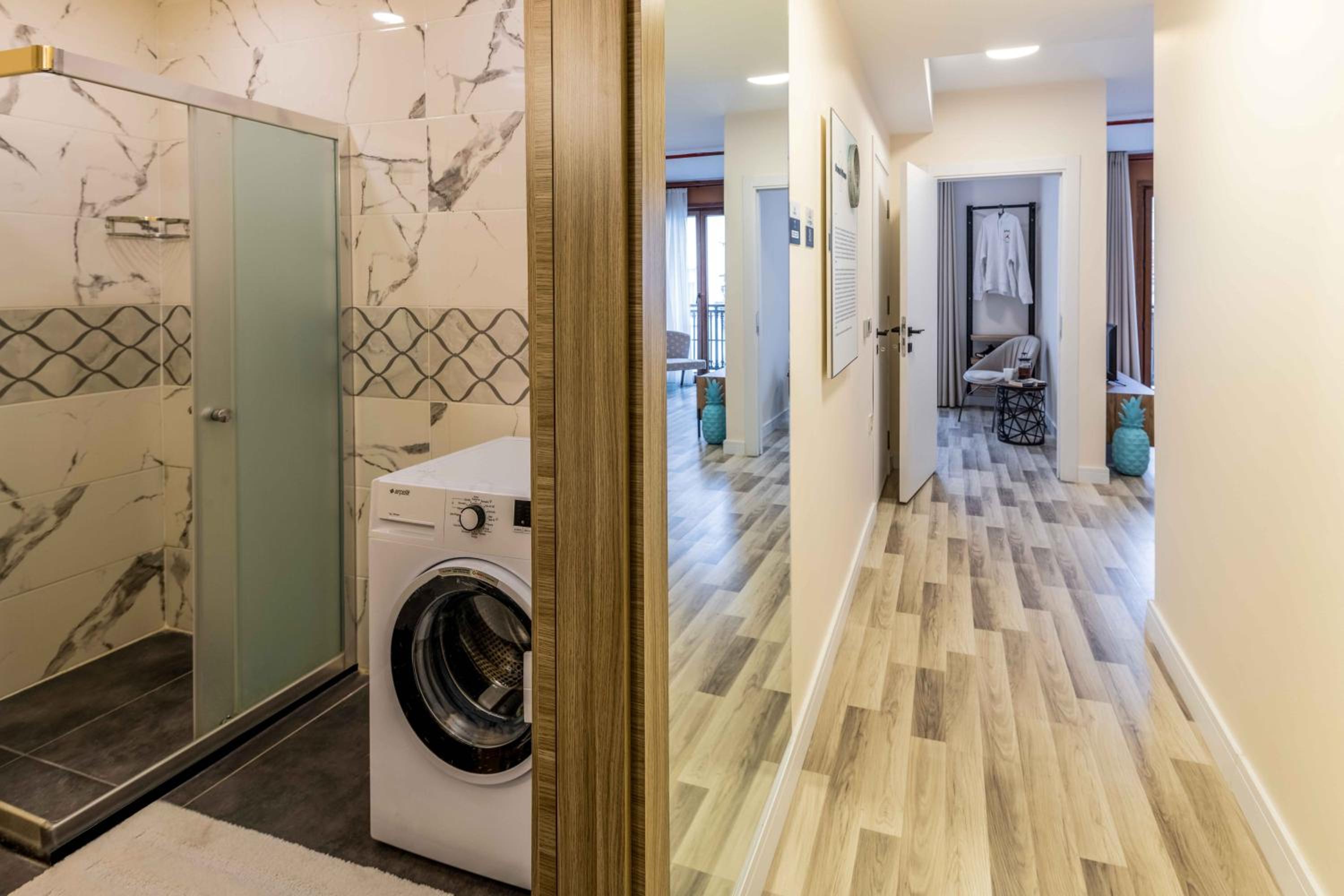 Monnas Suite - Image 24