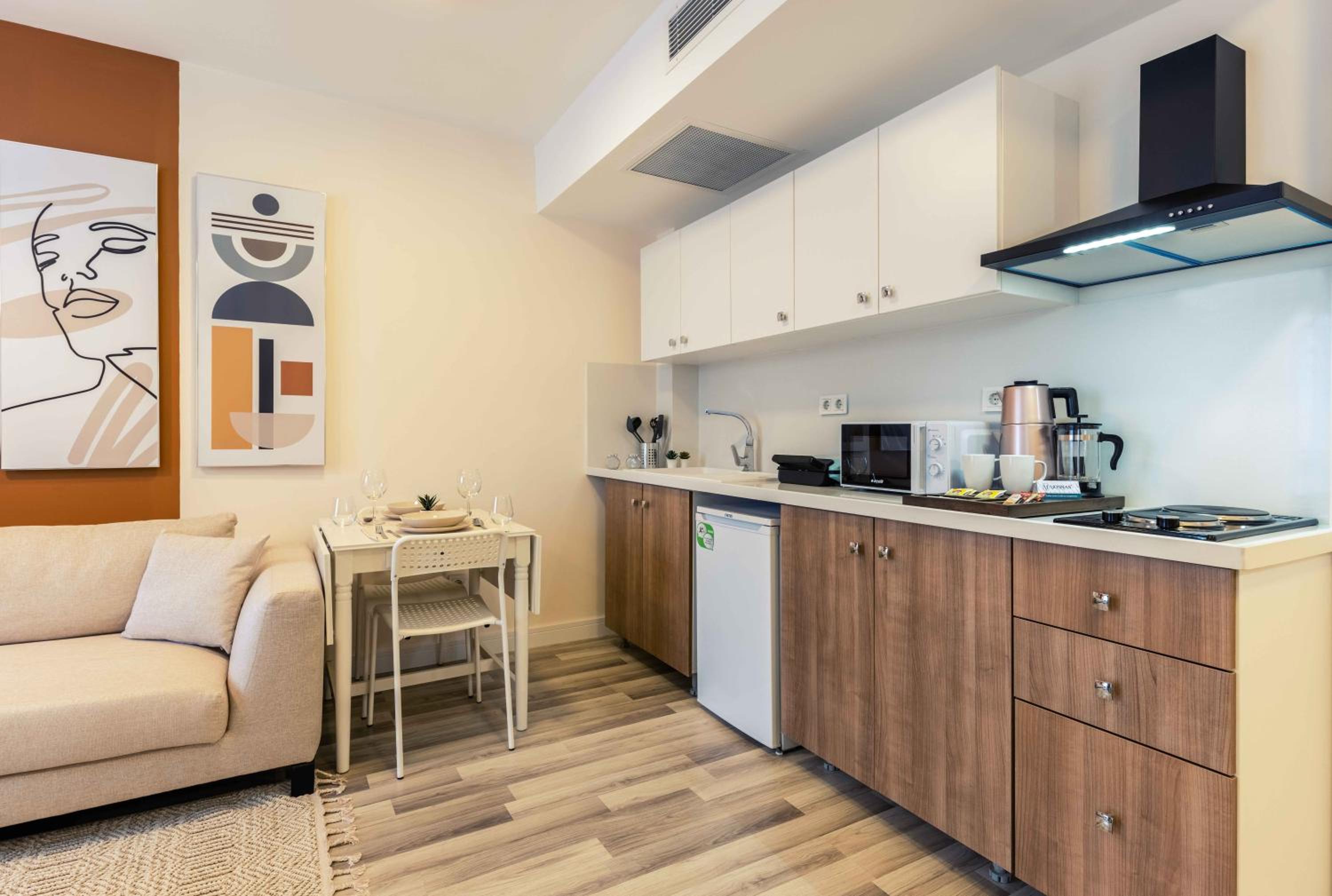 Monnas Suite - Image 35