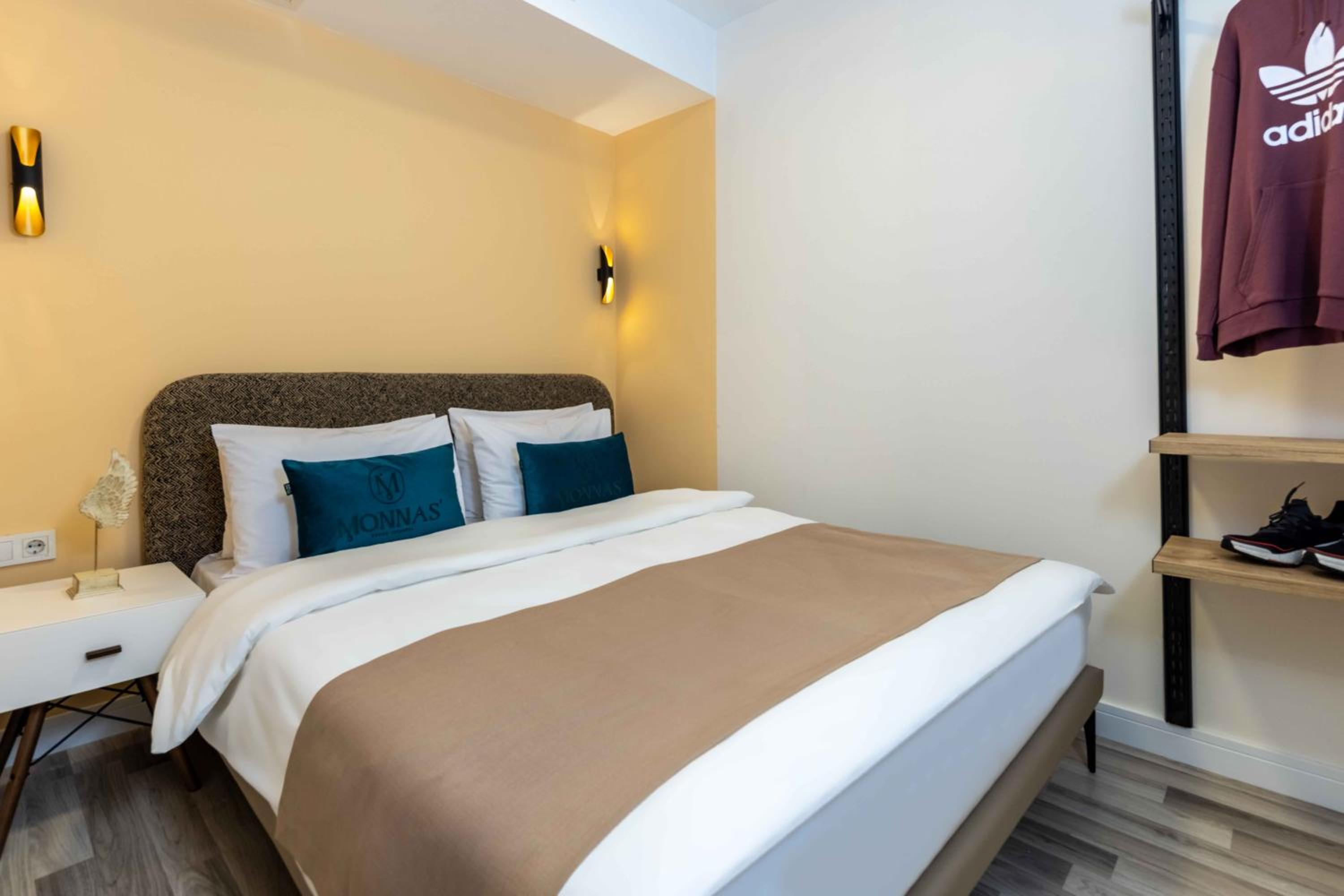 Monnas Suite - Image 196