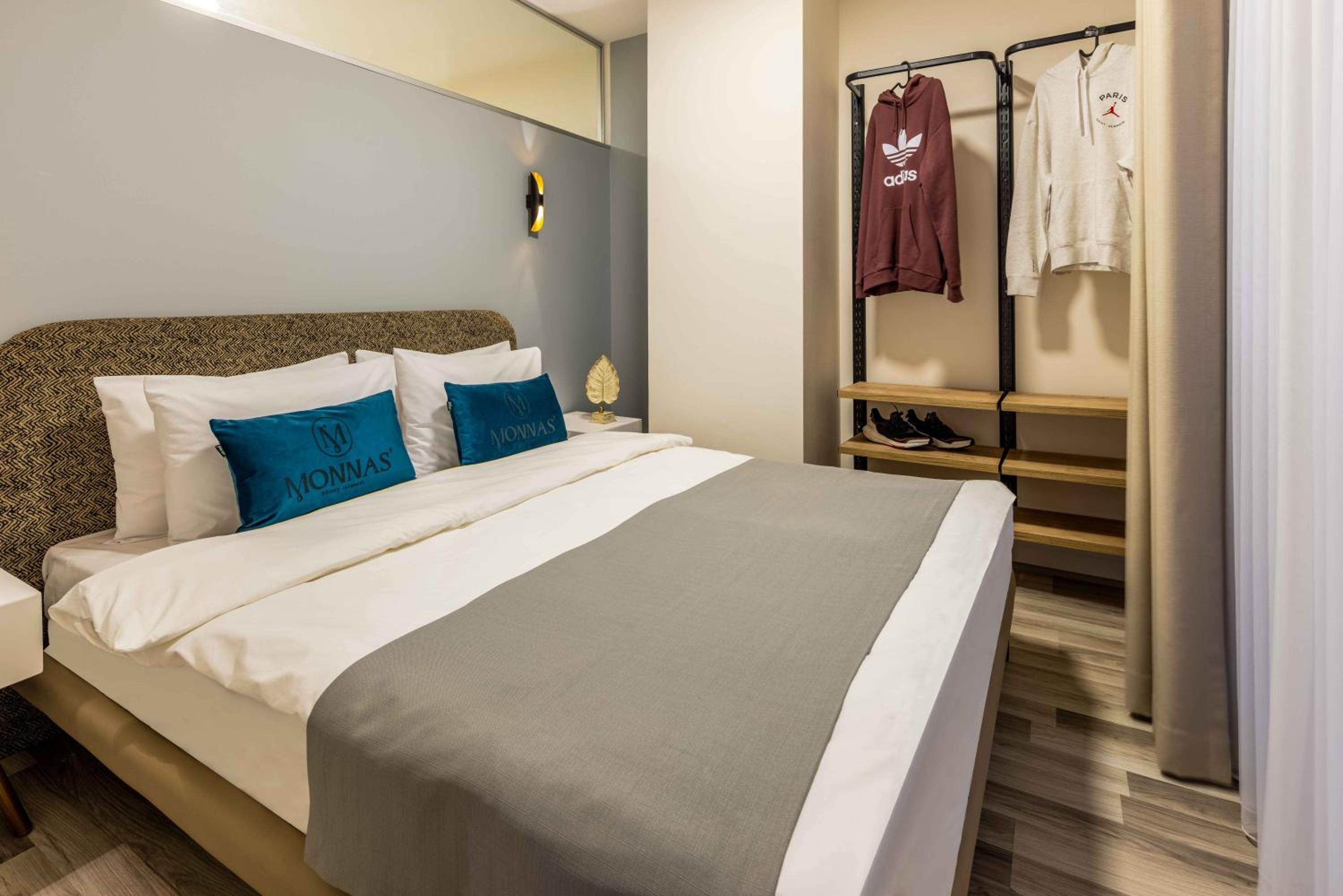 Monnas Suite - Image 48