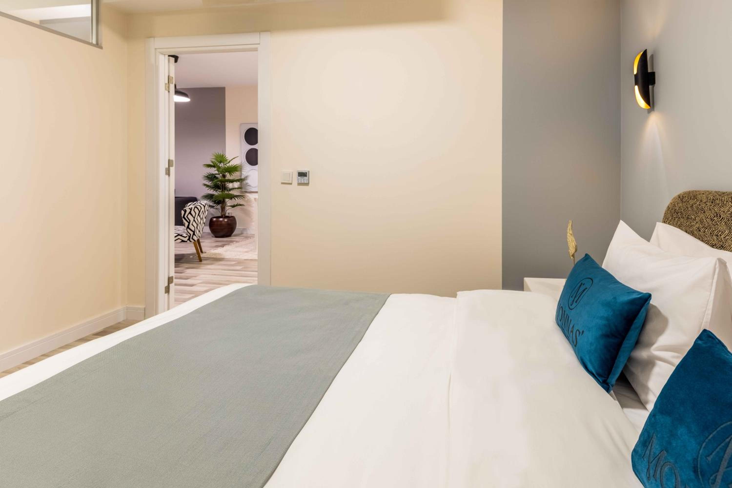 Monnas Suite - Image 46