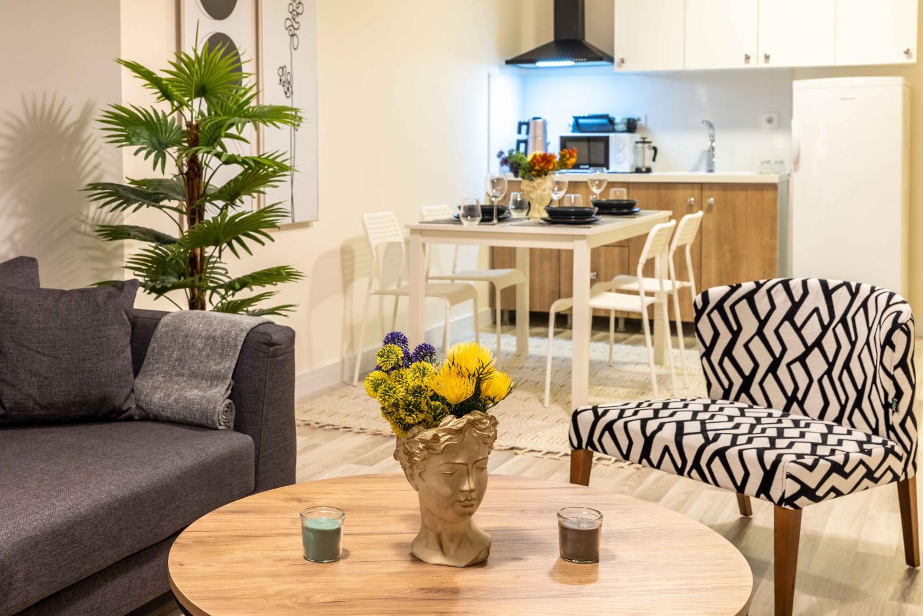 Monnas Suite - Image 36