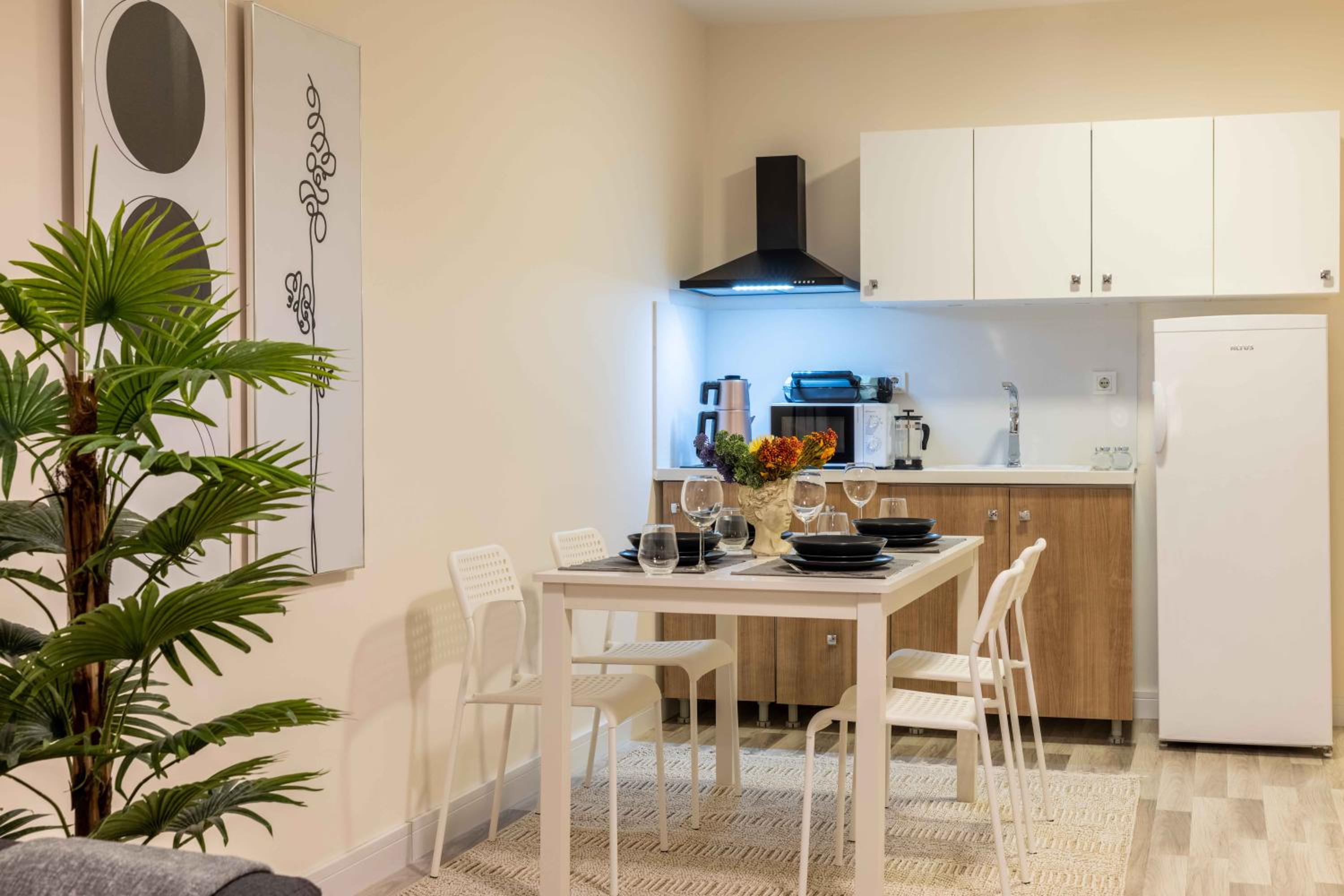 Monnas Suite - Image 39