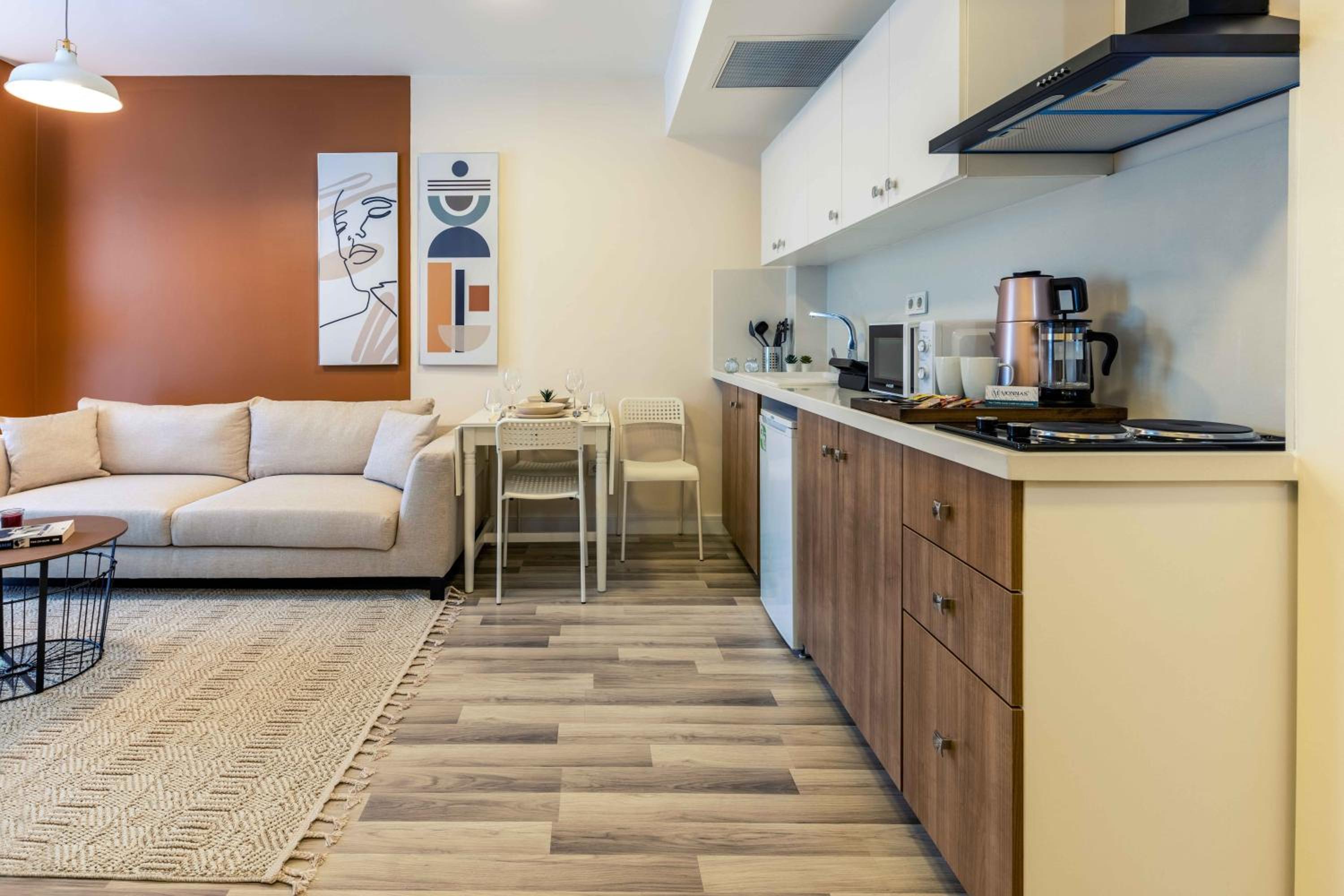 Monnas Suite - Image 32