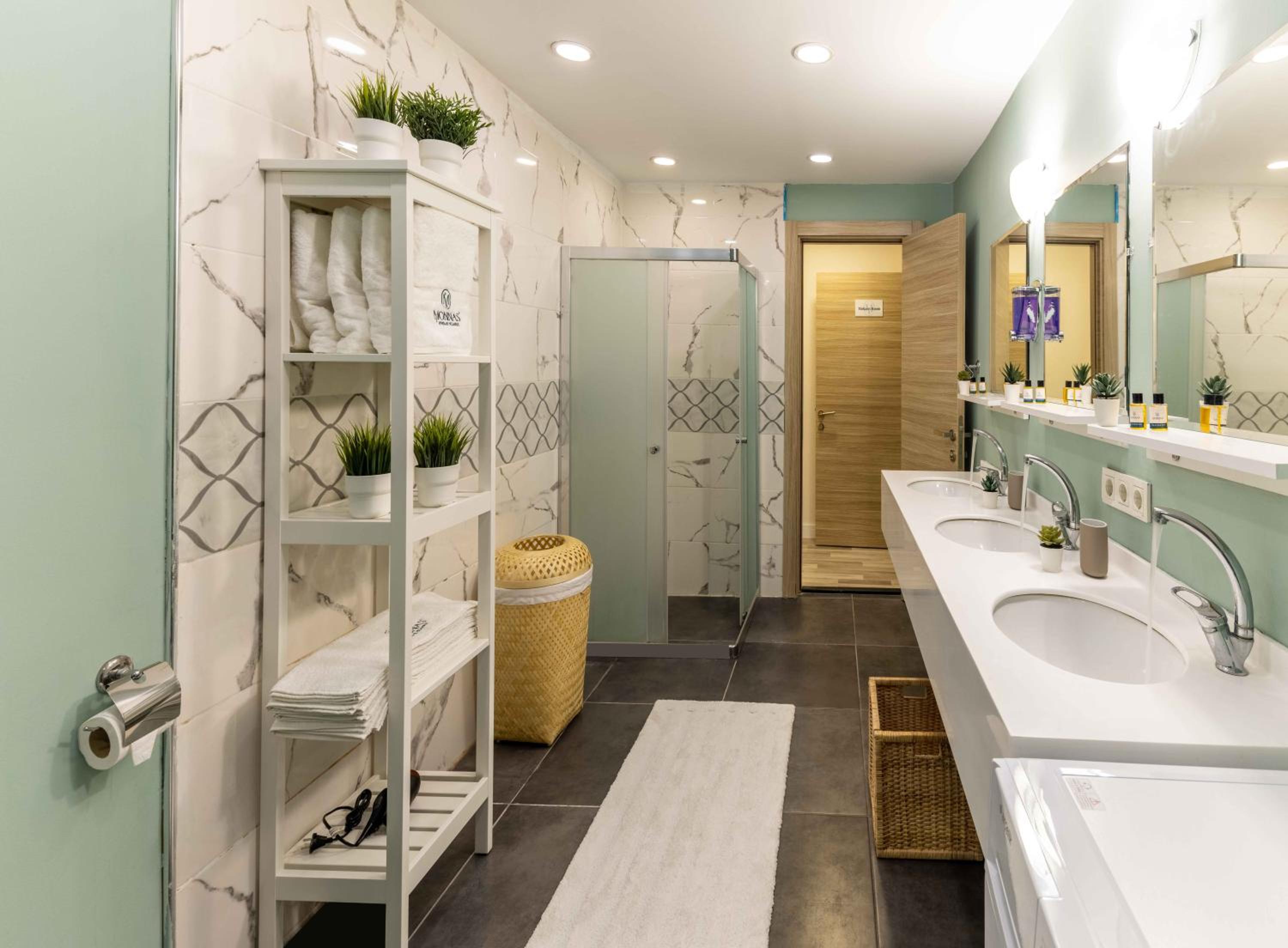 Monnas Suite - Image 130