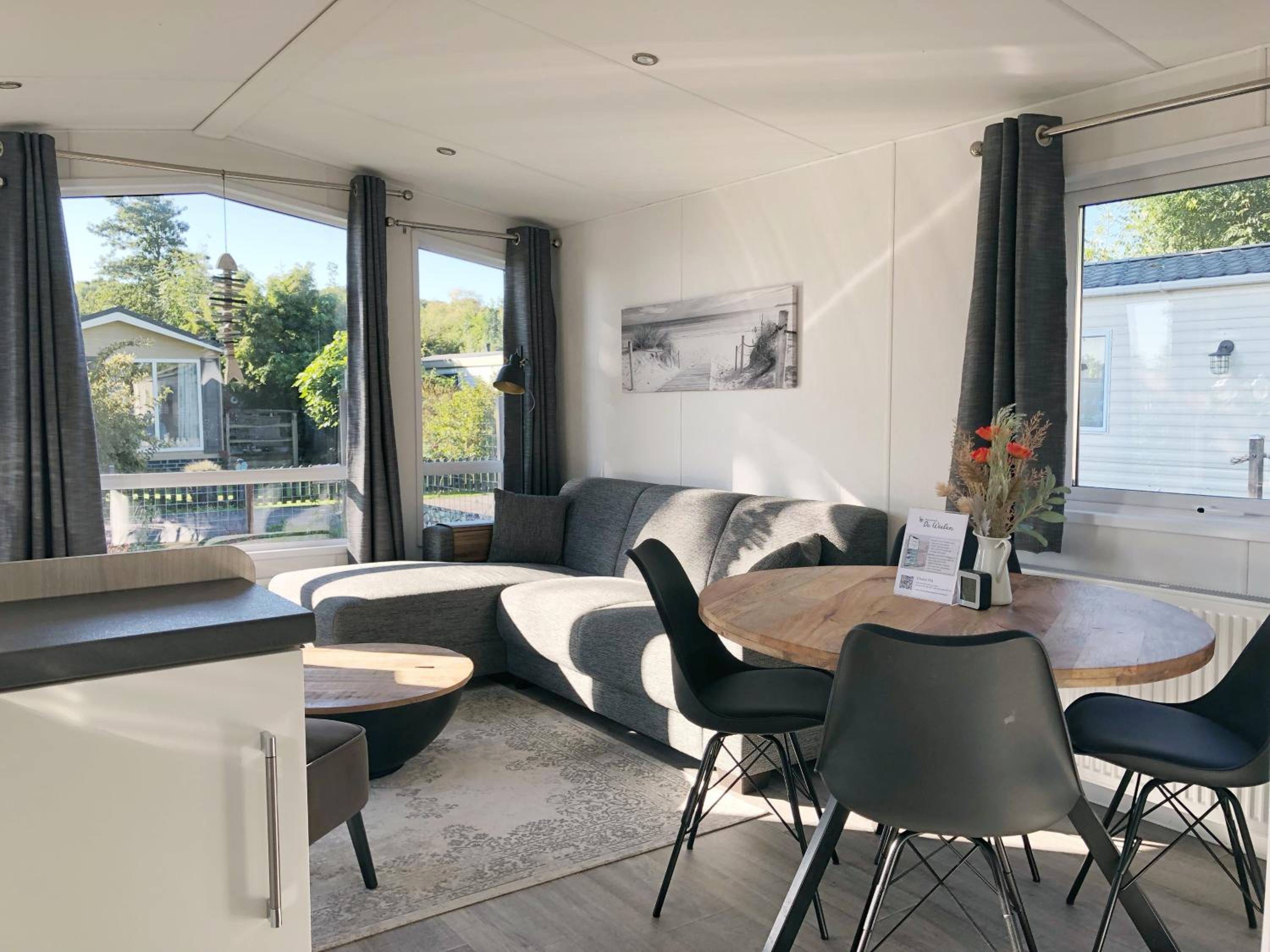 Chalet 516 op Recreatiepark De Wielen view 3
