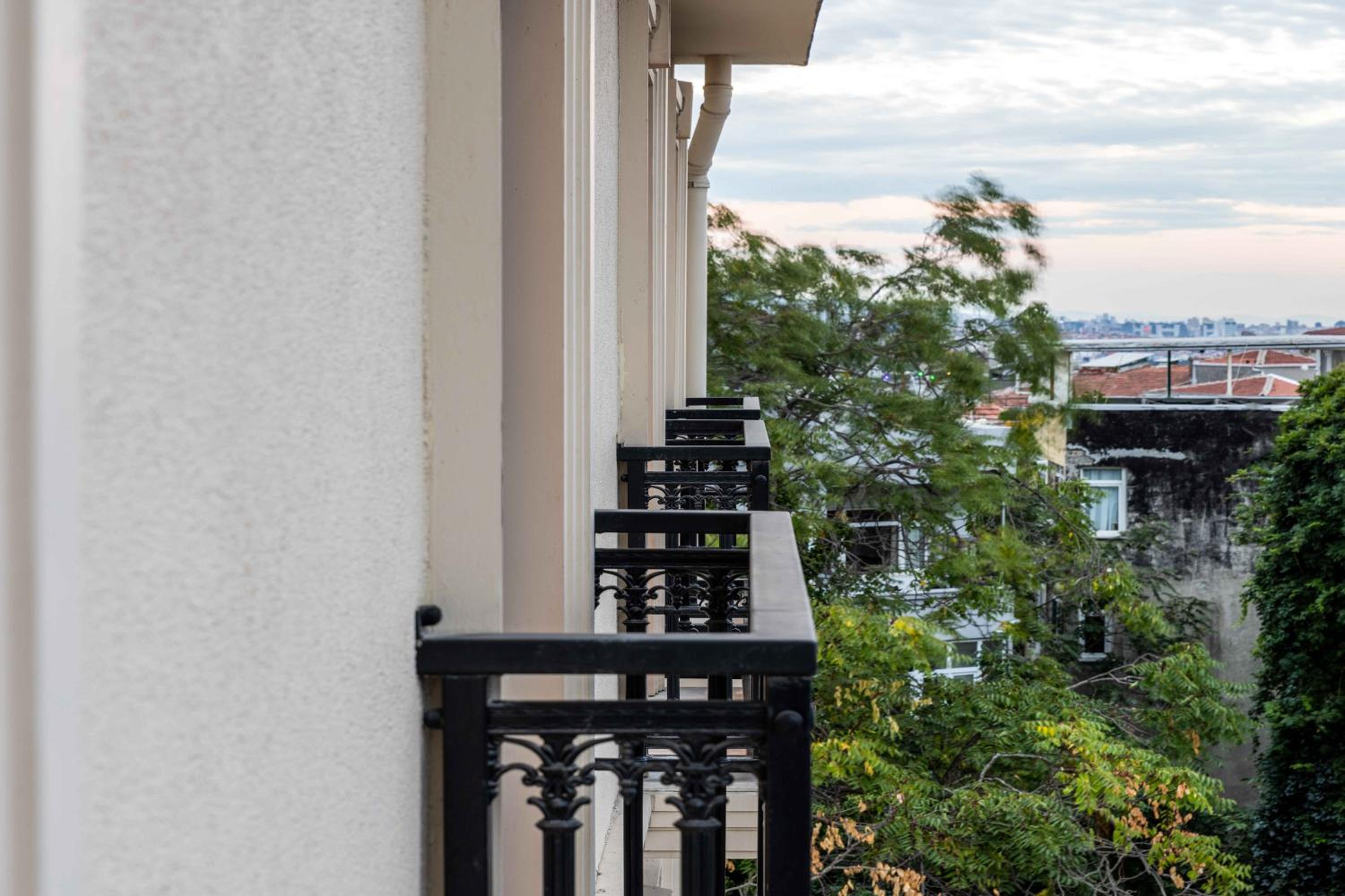 Monnas Suite - Image 132