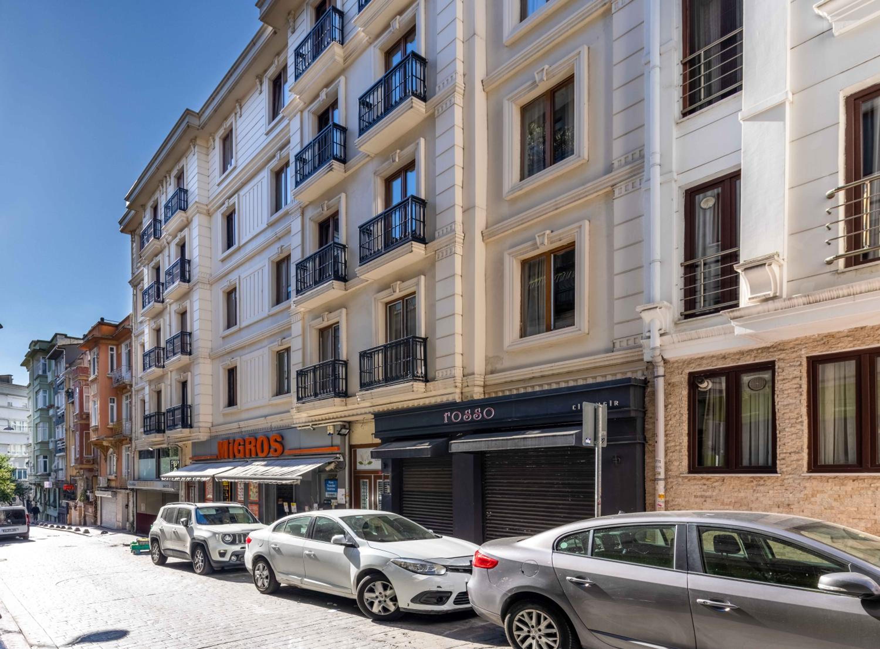 Monnas Suite - Image 11