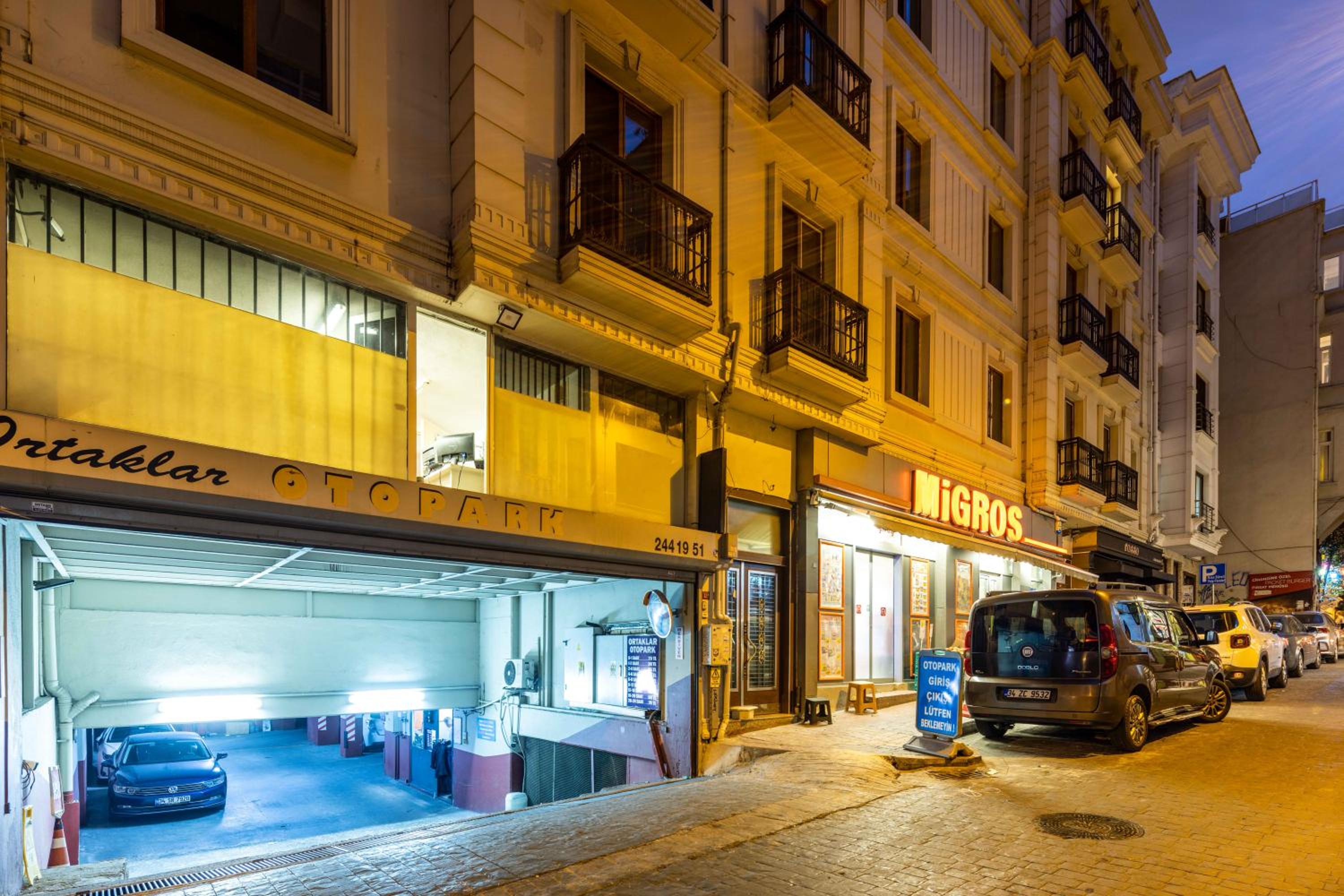 Monnas Suite - Image 134