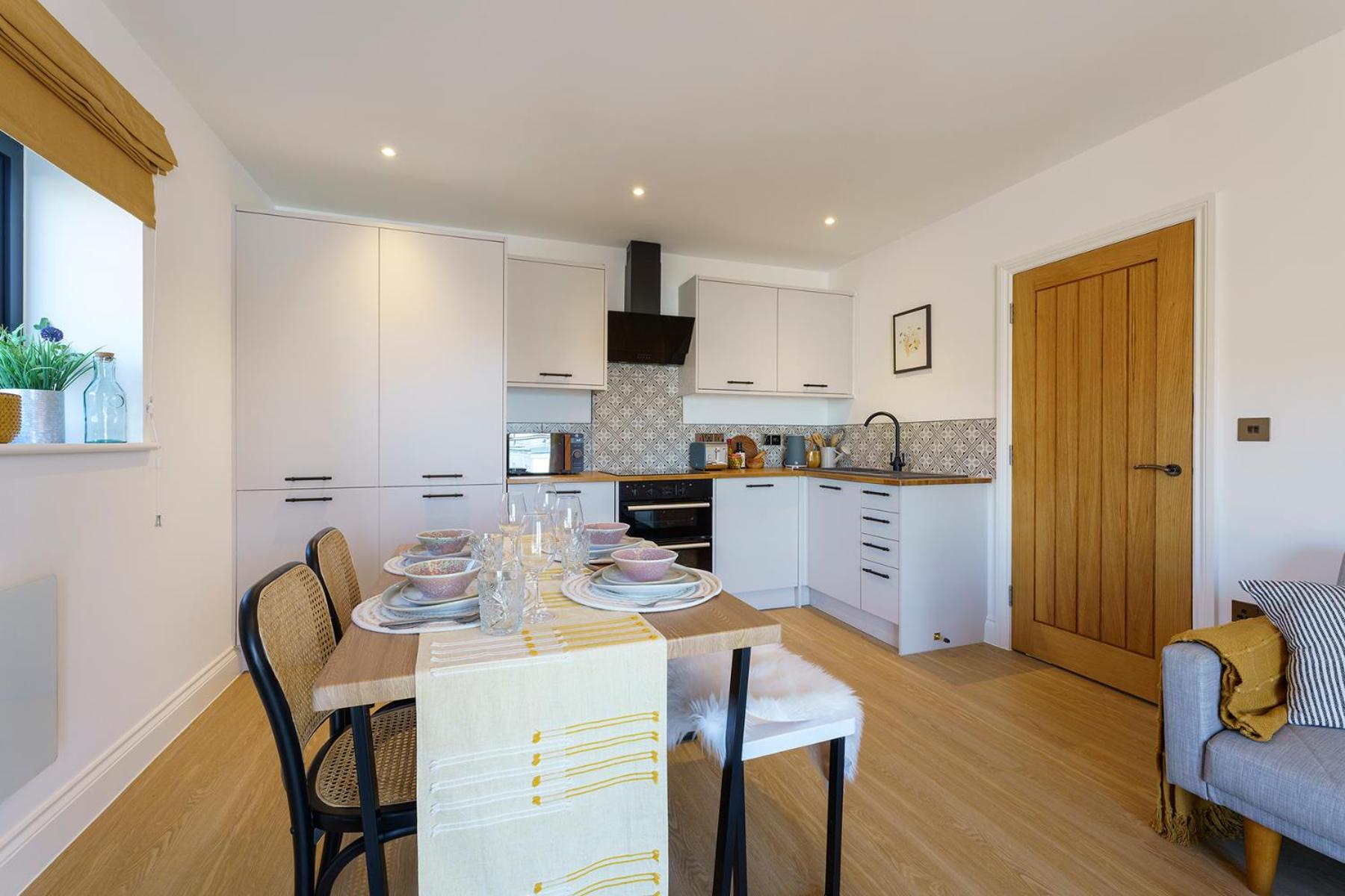 Honeysuckle - 1 Bedroom Luxury Apartment by Mint Stays view 3