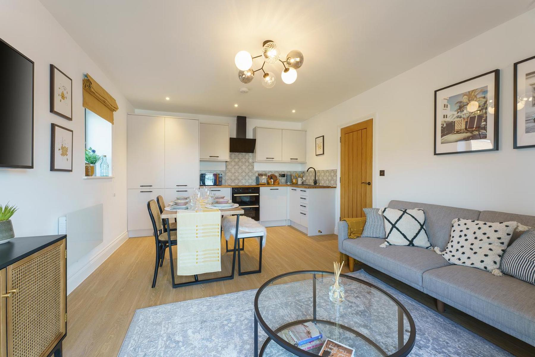 Honeysuckle - 1 Bedroom Luxury Apartment by Mint Stays view 5