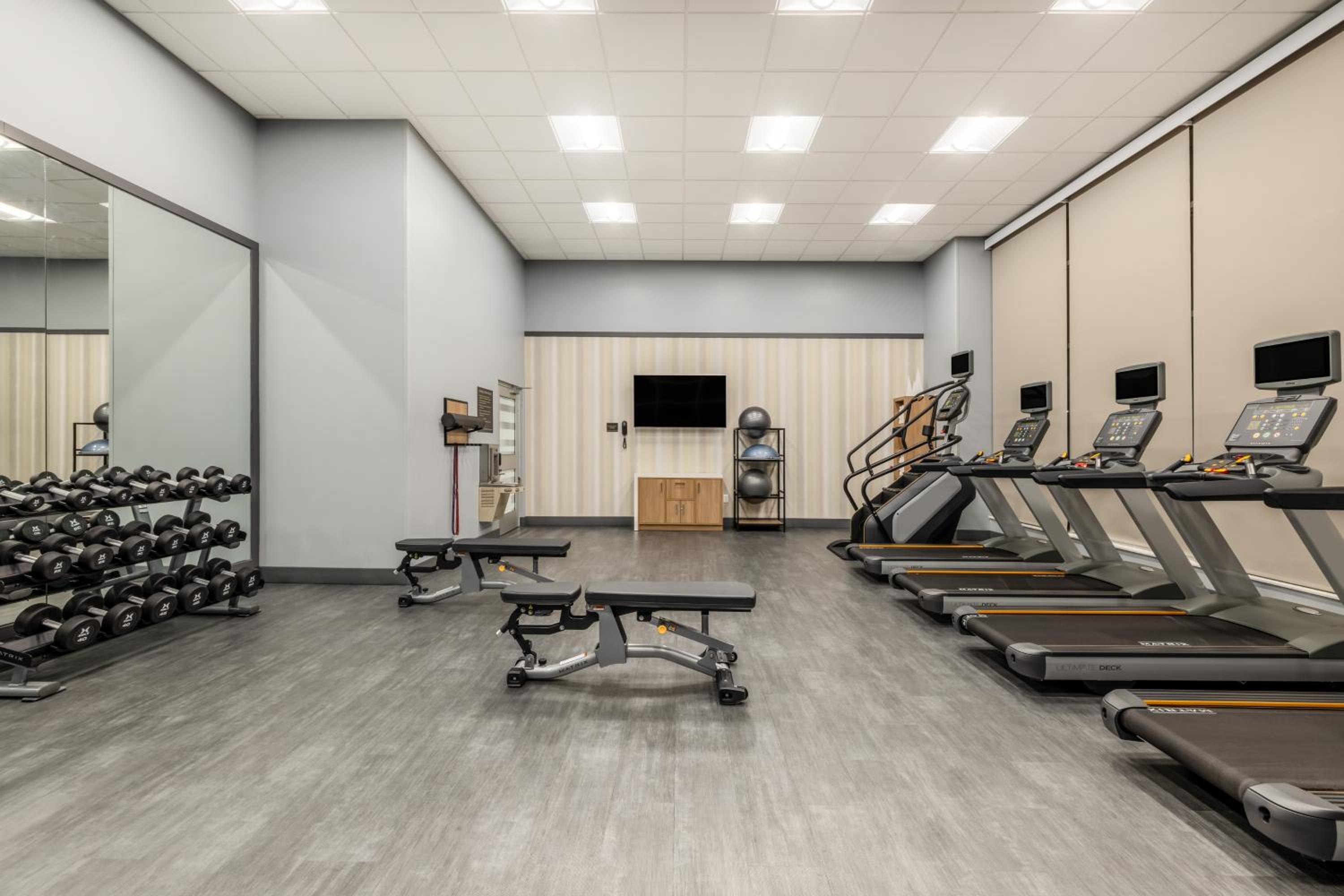 Kearney Vacations - Crowne Plaza - Kearney, an IHG Hotel - Property Image 4