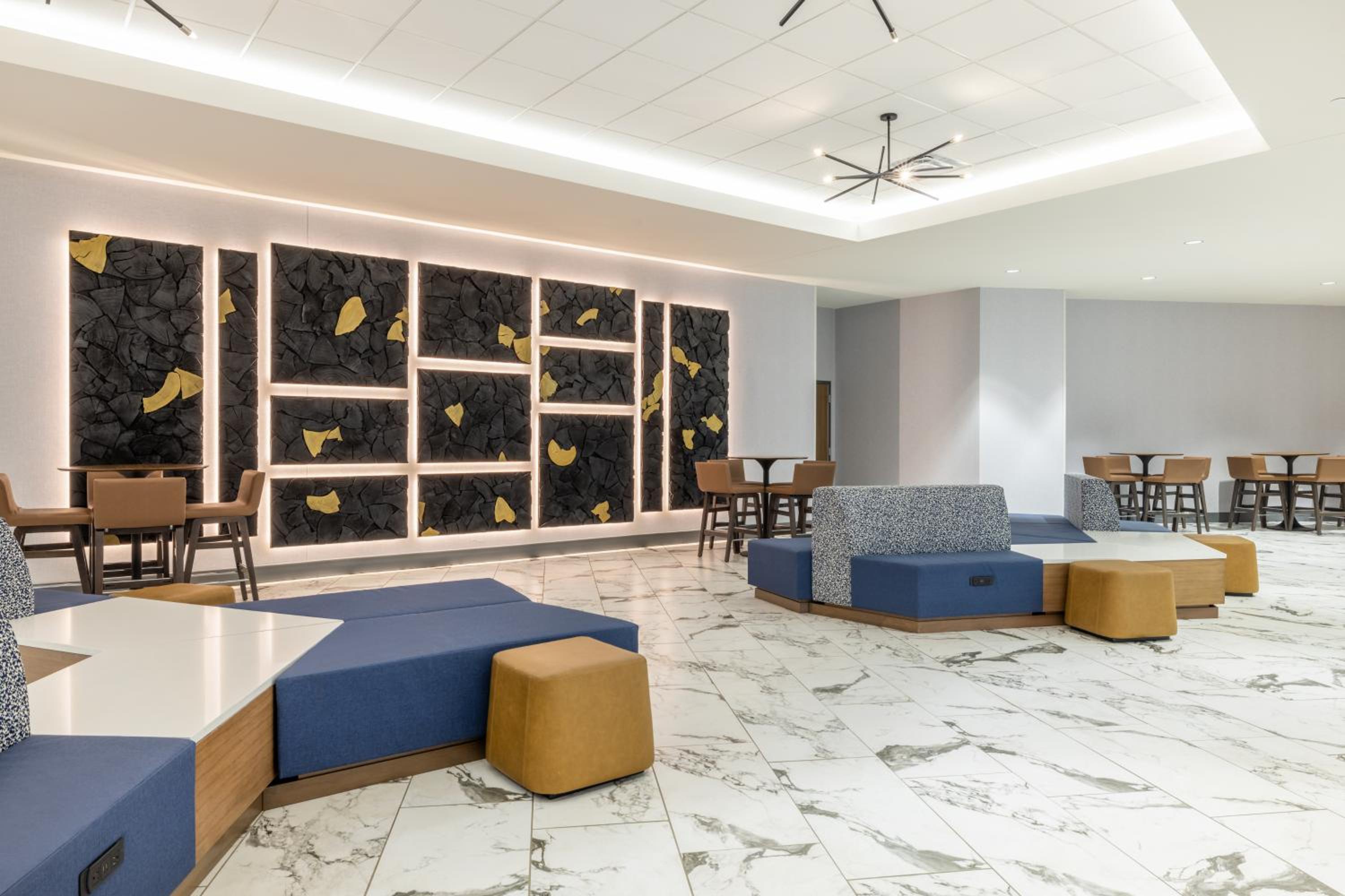 Kearney Vacations - Crowne Plaza - Kearney, an IHG Hotel - Property Image 8