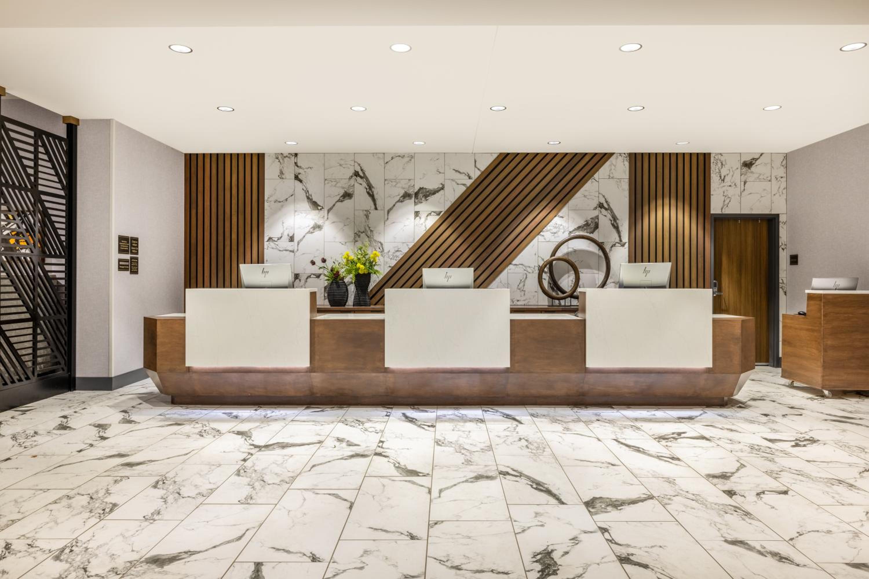 Kearney Vacations - Crowne Plaza - Kearney, an IHG Hotel - Property Image 12