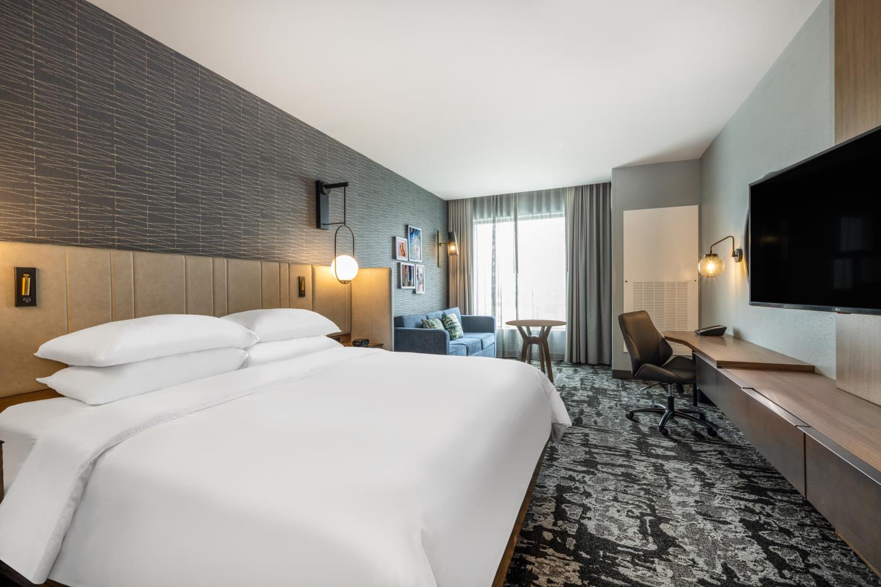 Kearney Vacations - Crowne Plaza - Kearney, an IHG Hotel - Property Image 11
