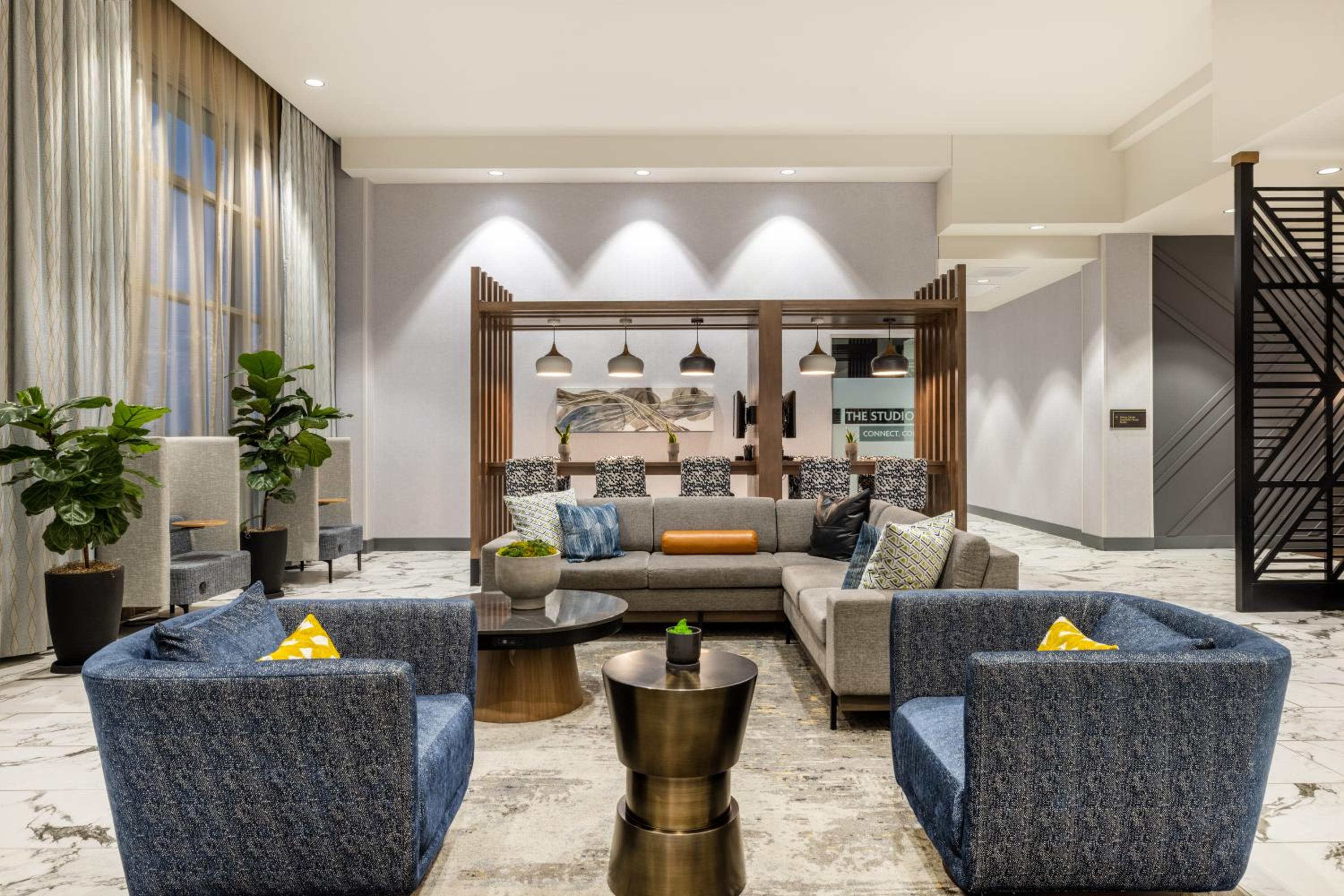 Kearney Vacations - Crowne Plaza - Kearney, an IHG Hotel - Property Image 2