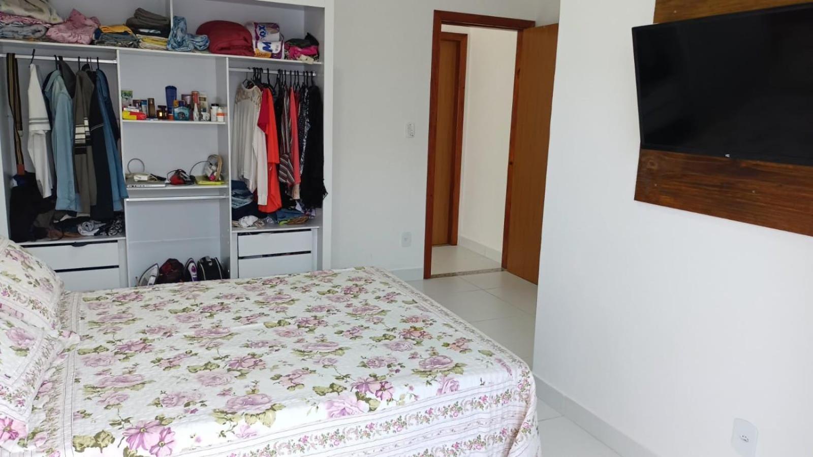 Casa para temporada 50m da praia em Condomínio 2 Suítes Ar Wi-Fi Rápida Ideal para Família