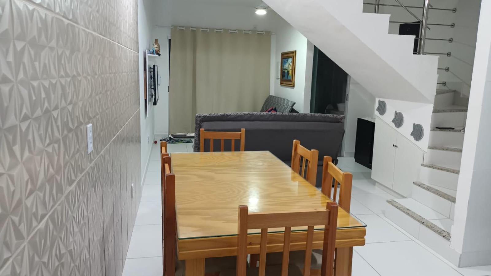 Casa para temporada 50m da praia em Condomínio 2 Suítes Ar Wi-Fi Rápida Ideal para Família