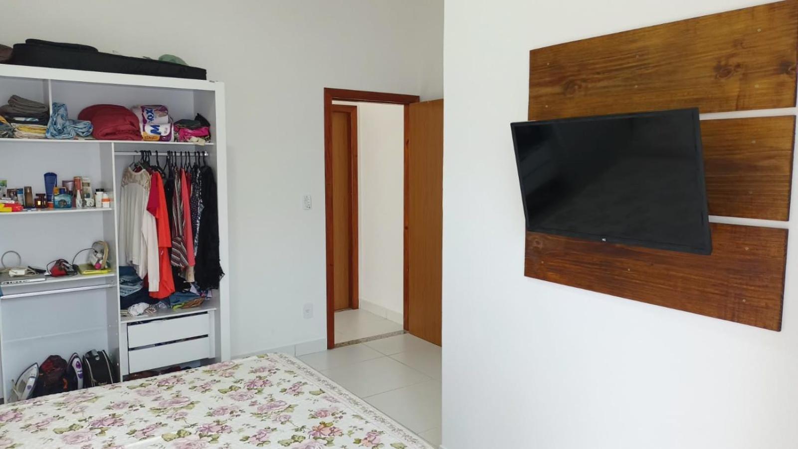 Casa para temporada 50m da praia em Condomínio 2 Suítes Ar Wi-Fi Rápida Ideal para Família