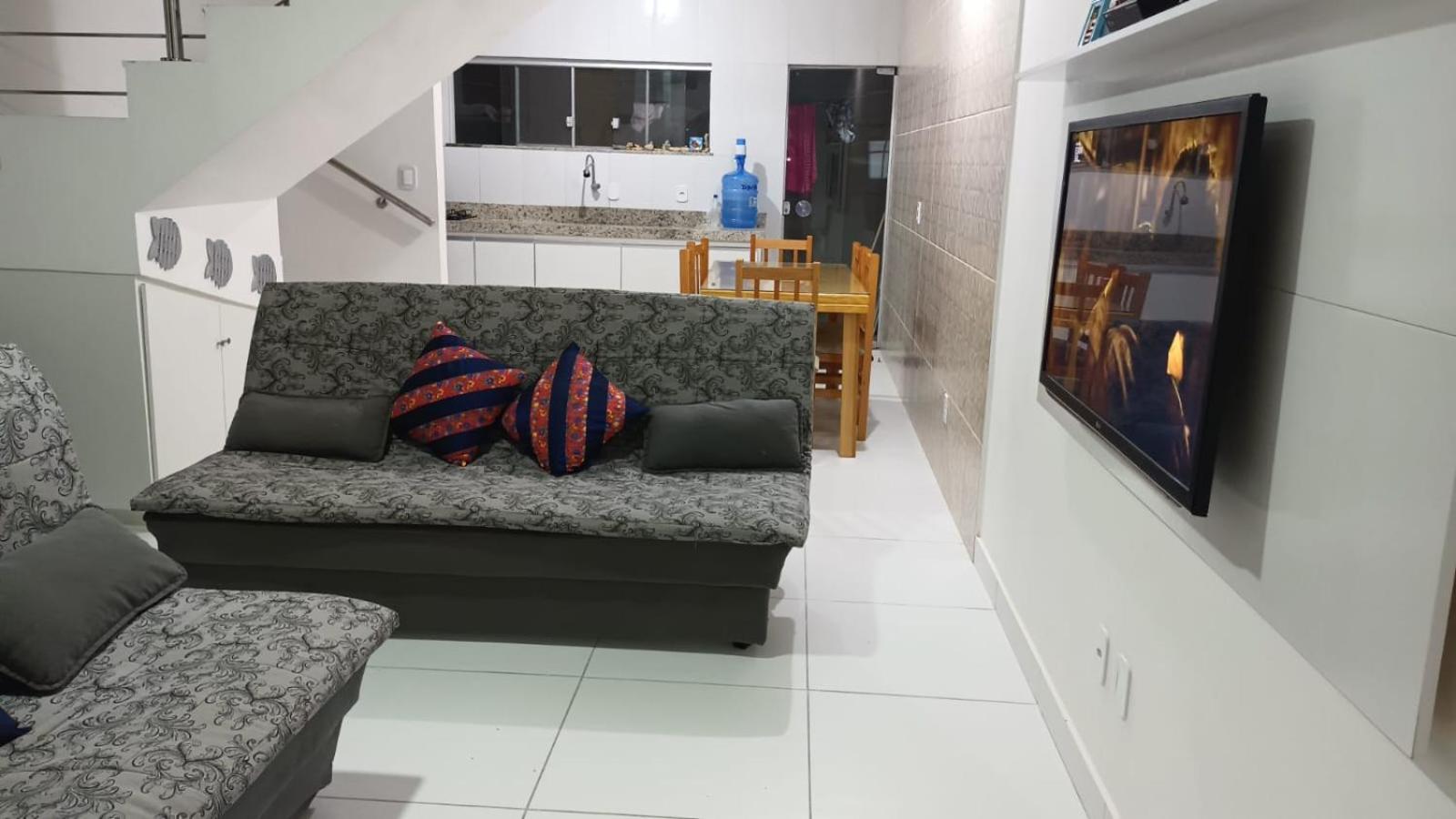 Casa para temporada 50m da praia em Condomínio 2 Suítes Ar Wi-Fi Rápida Ideal para Família