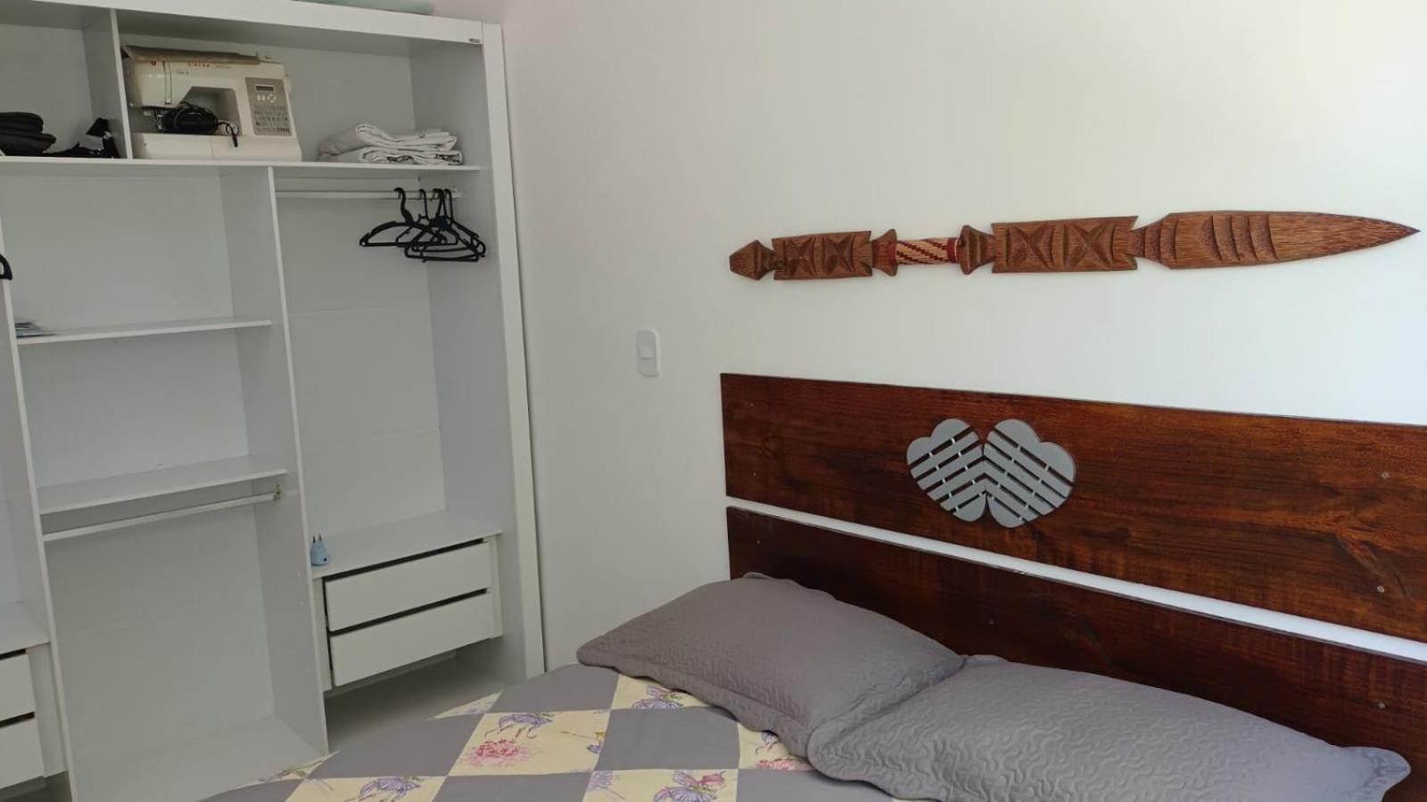 Casa para temporada 50m da praia em Condomínio 2 Suítes Ar Wi-Fi Rápida Ideal para Família