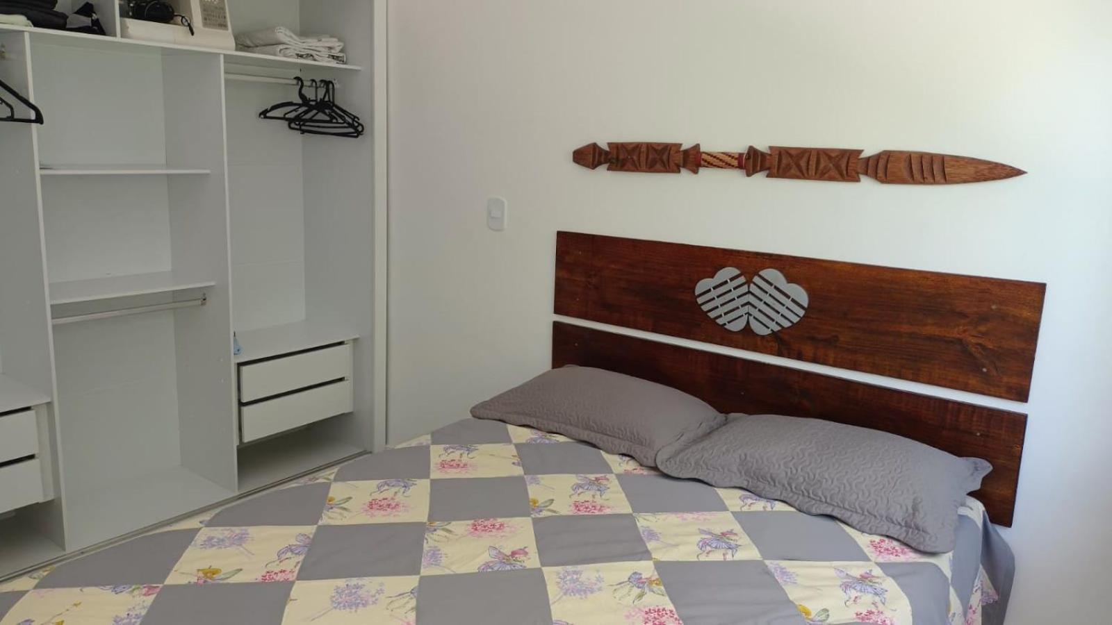 Casa para temporada 50m da praia em Condomínio 2 Suítes Ar Wi-Fi Rápida Ideal para Família