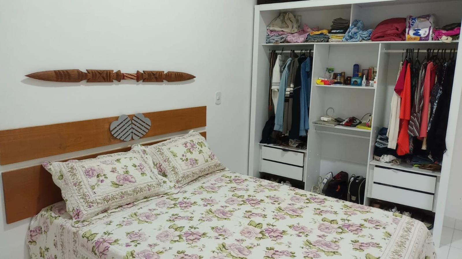 Casa para temporada 50m da praia em Condomínio 2 Suítes Ar Wi-Fi Rápida Ideal para Família