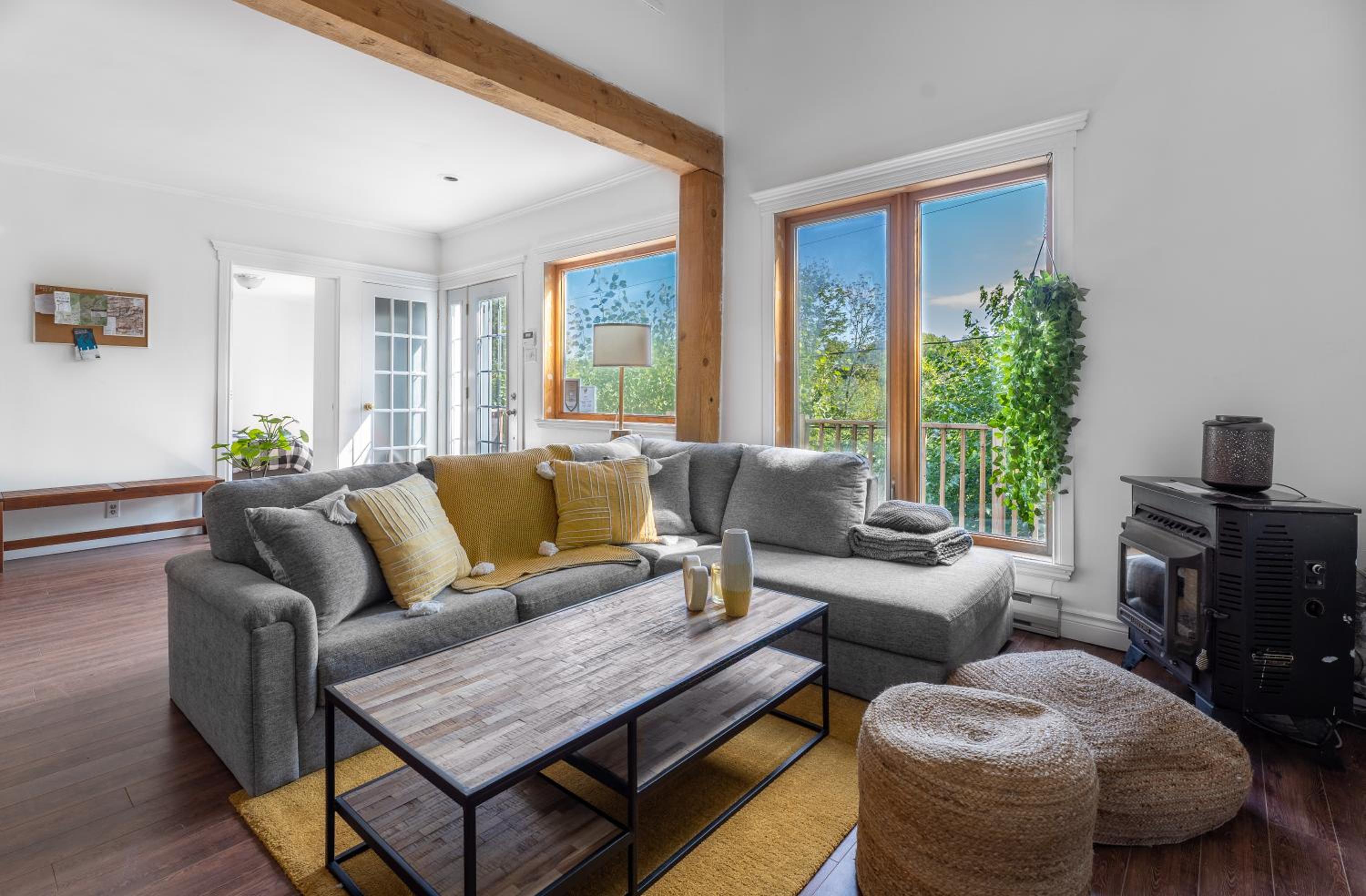 Hotel Chalet Le Cozy hot tub Lakeview beach access full of near by activities - Image 1