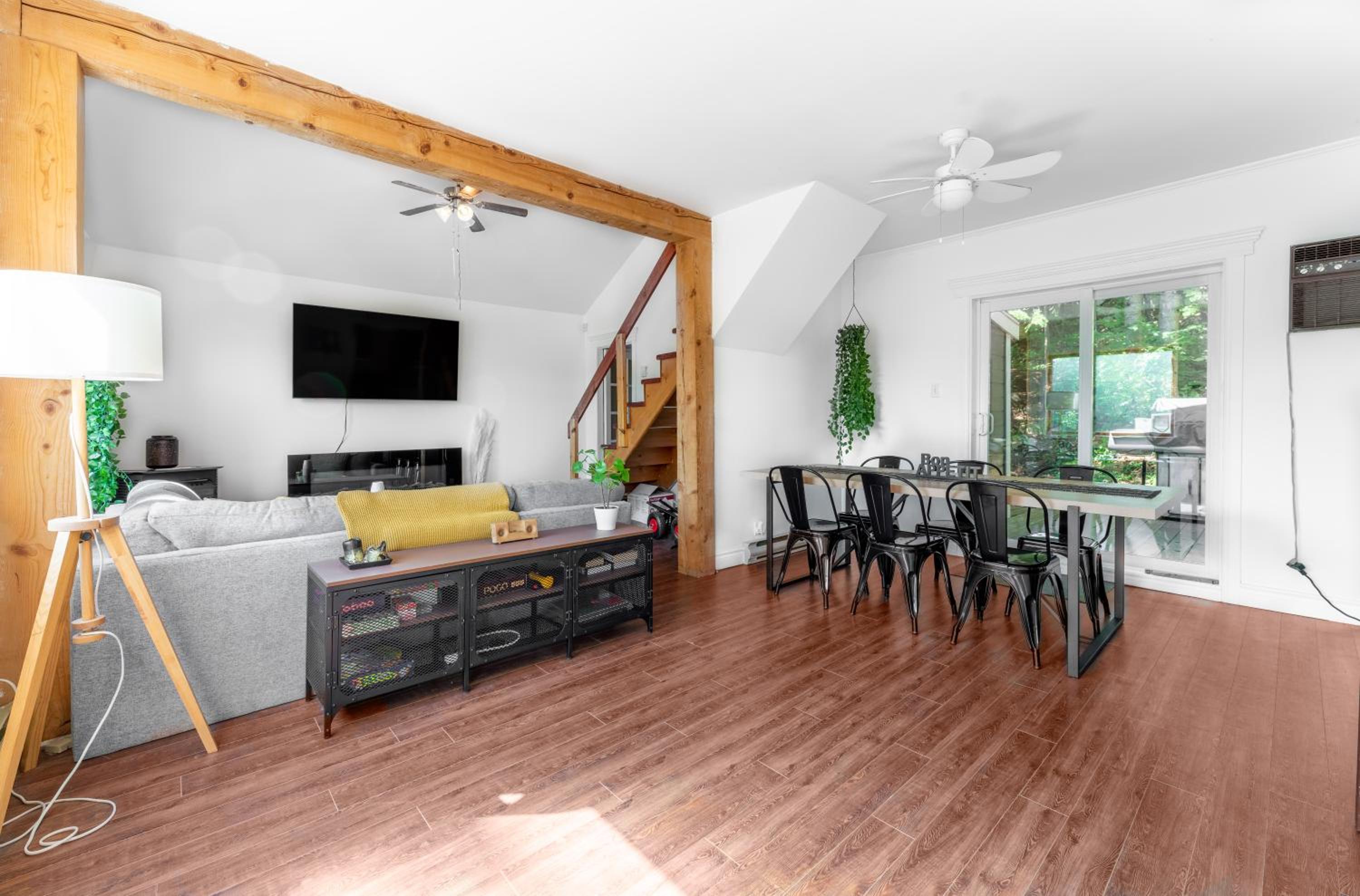 Rustic Chalet Le Cozy hot tub Lakeview - Beach - Familizoo -Aquaclub - full of near by activities