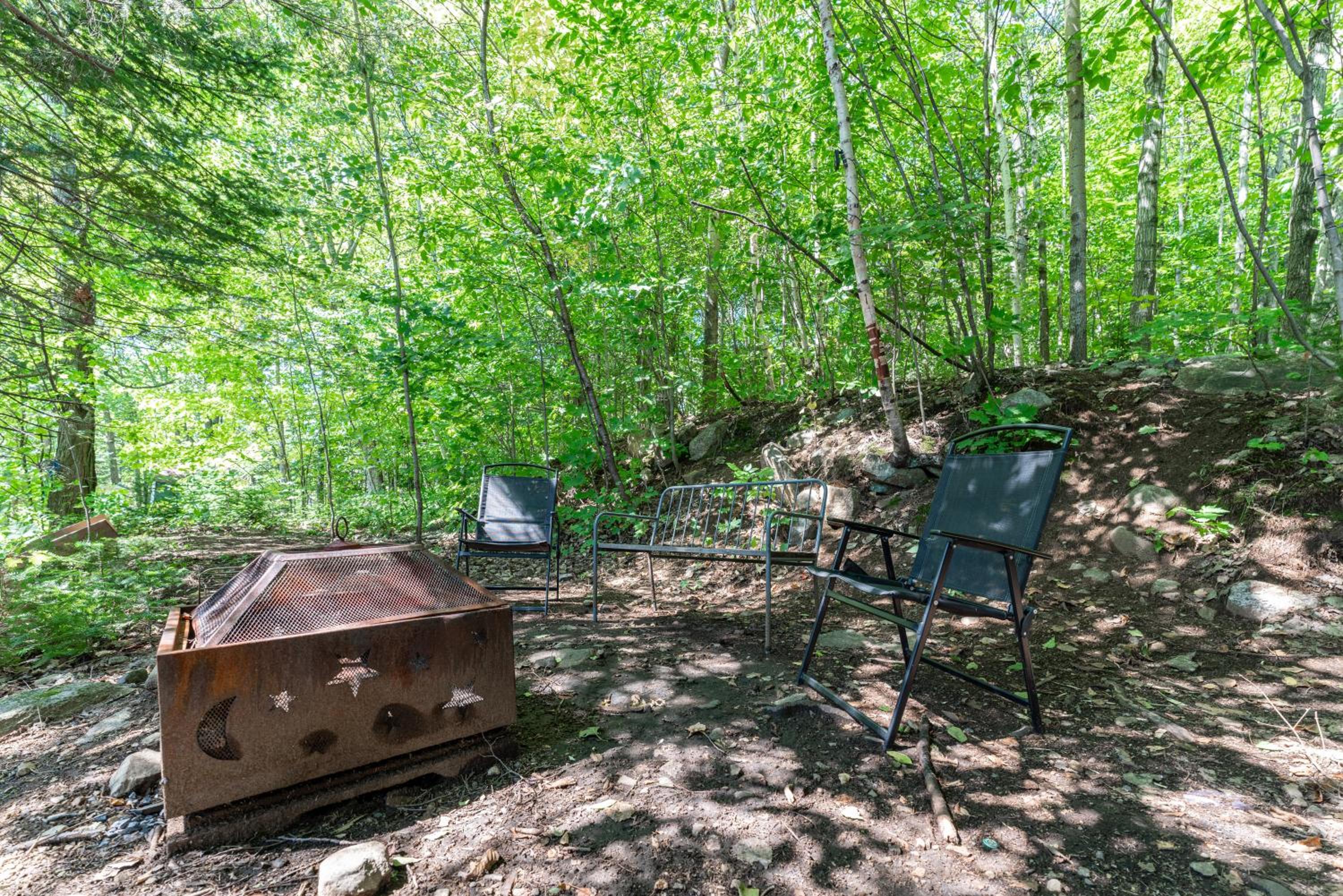 Rustic Chalet Le Cozy hot tub Lakeview - Beach - Familizoo -Aquaclub - full of near by activities