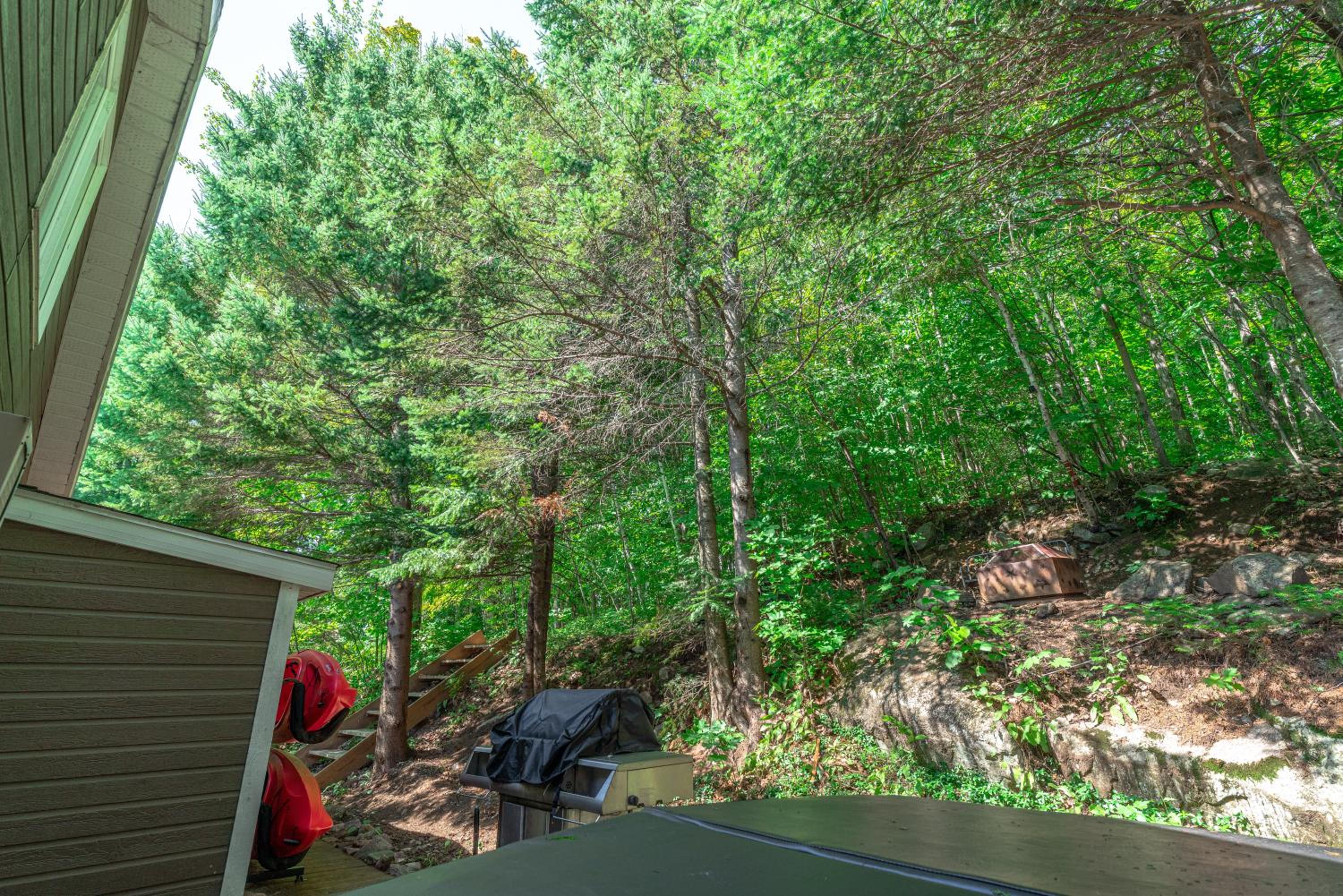 Rustic Chalet Le Cozy hot tub Lakeview - Beach - Familizoo -Aquaclub - full of near by activities
