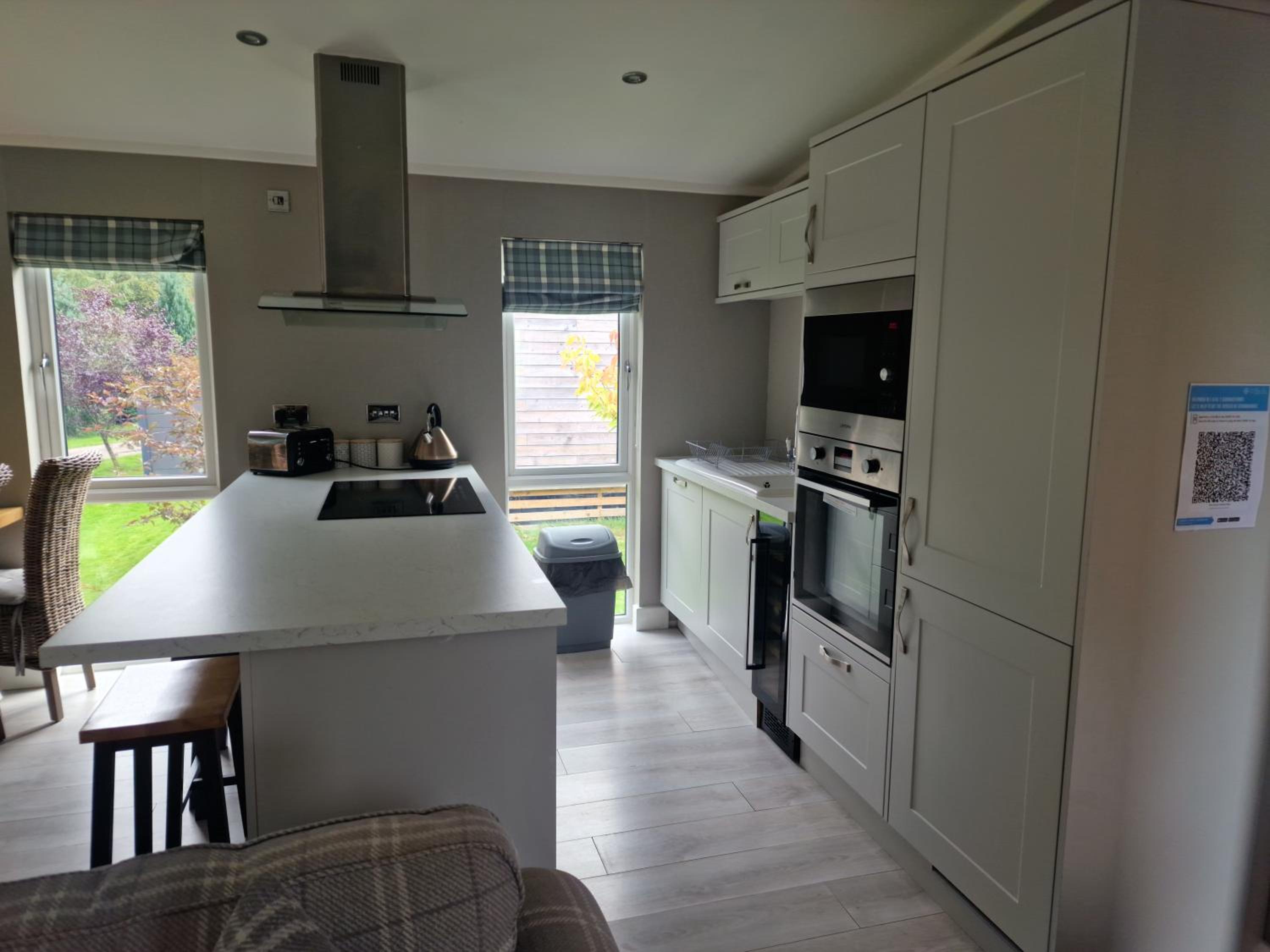 Luxury Lodge - Sleeps 4 hot tub & parking view 3