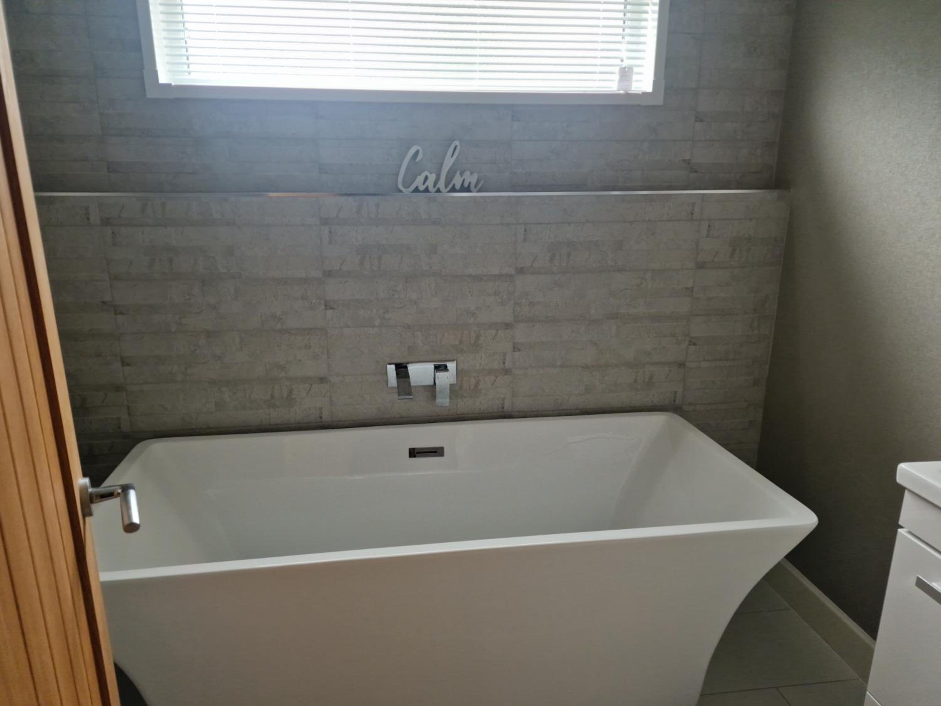 Luxury Lodge - Sleeps 4 hot tub & parking view 5